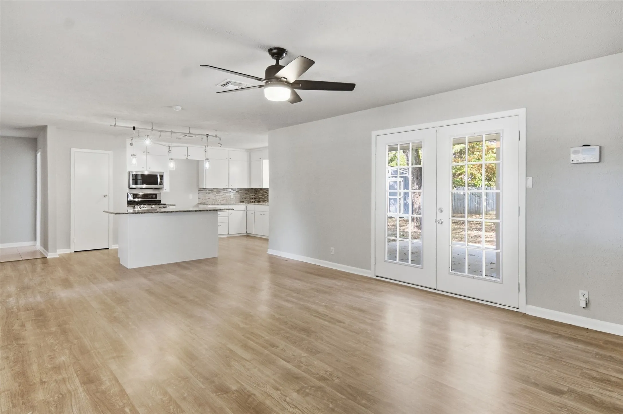 Single Family Residence For Sale in Tarrant County , 1704 Robin Road, Pantego, Texas 76013, 4 Bedroom, 2 Bathroom, 2 Garage spaces, 1,548 Sqft, built in 1959, mls#21383506, Real Estate Agent in Pantego, Homes For Sale in Tarrant county, Homes For Sale in Pantego, Realtor in Pantego Texas, Real Estate Brokerage Independent Realty Texas, Luminita Cordes Realtor