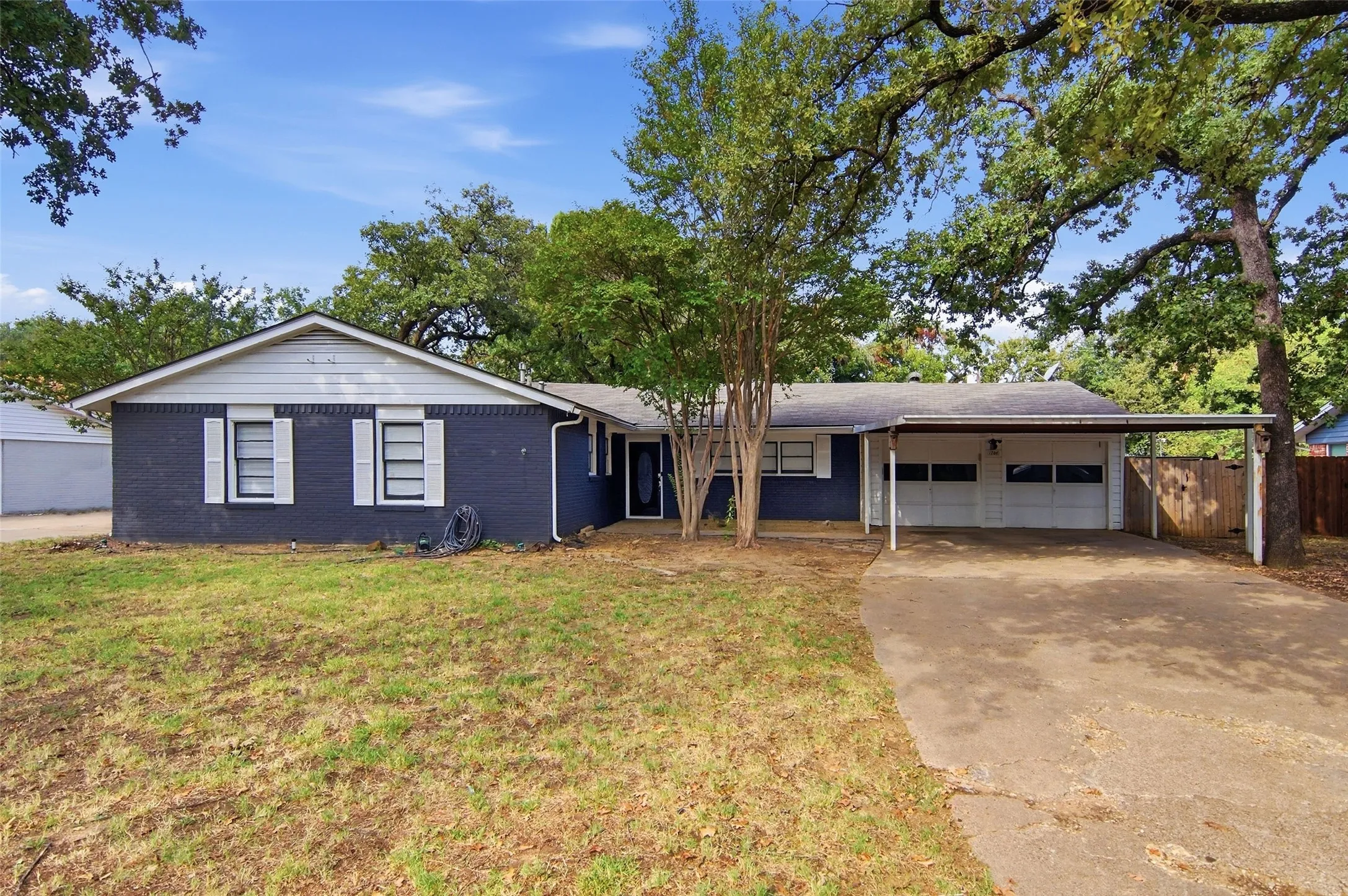 Single Family Residence For Sale in Tarrant County , 1704 Robin Road, Pantego, Texas 76013, 4 Bedroom, 2 Bathroom, 2 Garage spaces, 1,548 Sqft, built in 1959, mls#21383506, Real Estate Agent in Pantego, Homes For Sale in Tarrant county, Homes For Sale in Pantego, Realtor in Pantego Texas, Real Estate Brokerage Independent Realty Texas, Luminita Cordes Realtor