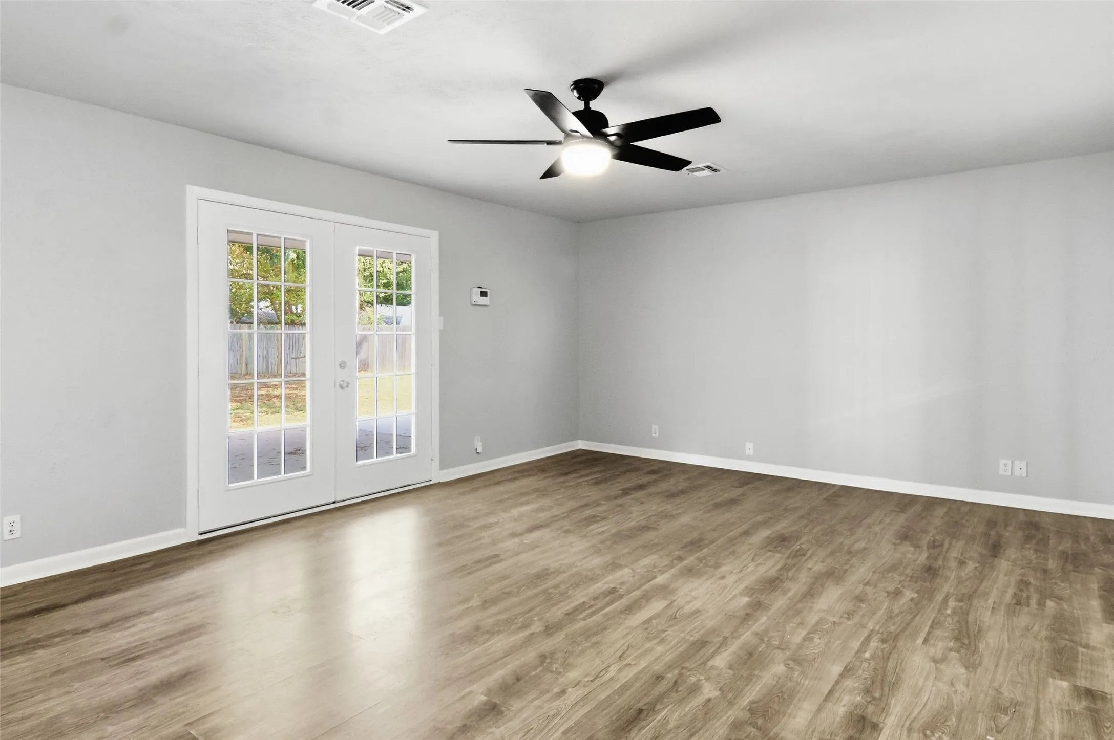 Single Family Residence For Sale in Tarrant County , 1704 Robin Road, Pantego, Texas 76013, 4 Bedroom, 2 Bathroom, 2 Garage spaces, 1,548 Sqft, built in 1959, mls#21383506, Real Estate Agent in Pantego, Homes For Sale in Tarrant county, Homes For Sale in Pantego, Realtor in Pantego Texas, Real Estate Brokerage Independent Realty Texas, Luminita Cordes Realtor