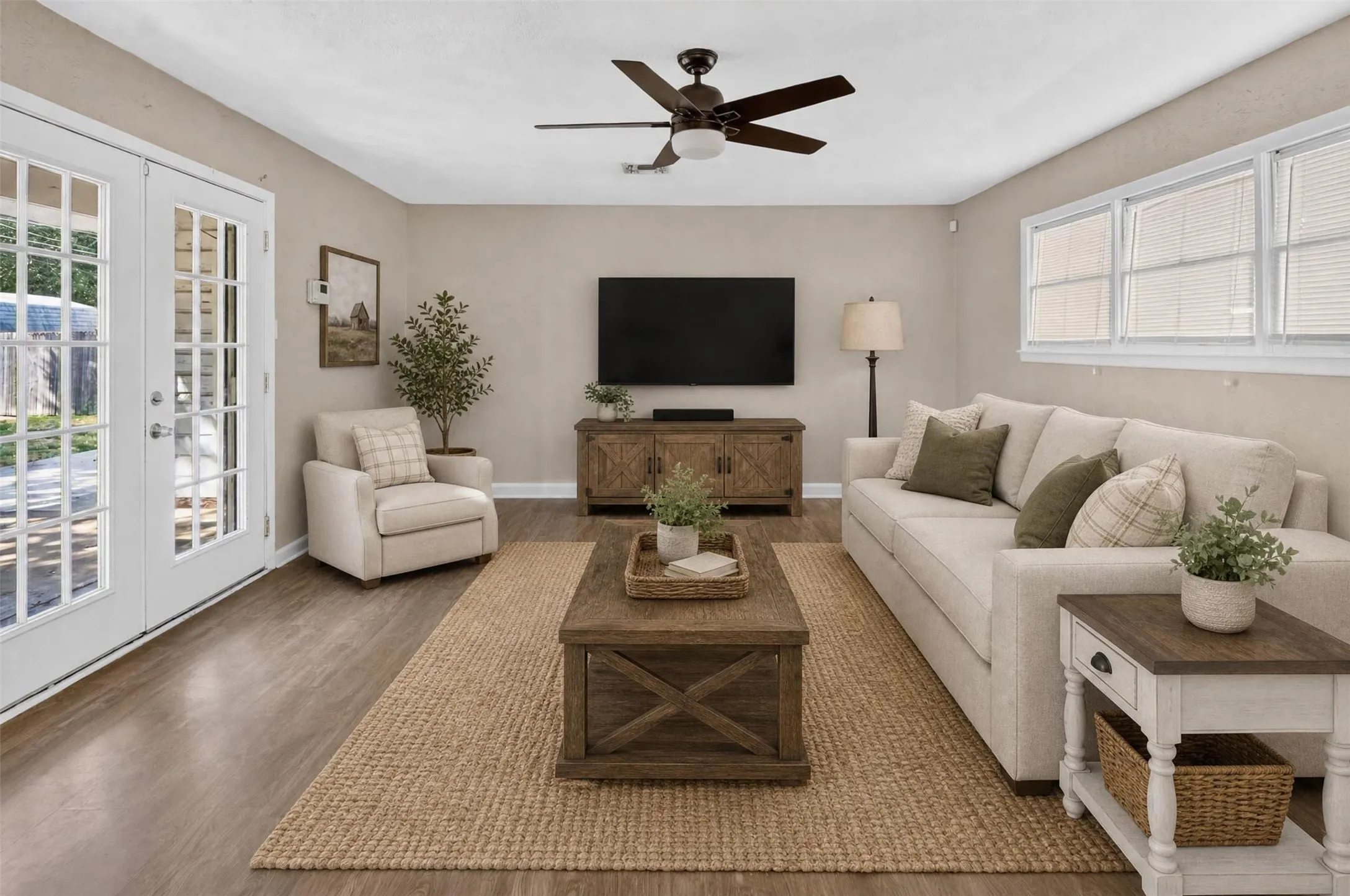 Single Family Residence For Sale in Tarrant County , 1704 Robin Road, Pantego, Texas 76013, 4 Bedroom, 2 Bathroom, 2 Garage spaces, 1,548 Sqft, built in 1959, mls#21383506, Real Estate Agent in Pantego, Homes For Sale in Tarrant county, Homes For Sale in Pantego, Realtor in Pantego Texas, Real Estate Brokerage Independent Realty Texas, Luminita Cordes Realtor