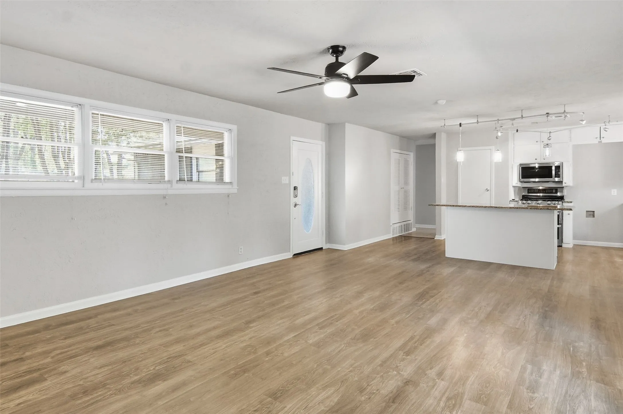 Single Family Residence For Sale in Tarrant County , 1704 Robin Road, Pantego, Texas 76013, 4 Bedroom, 2 Bathroom, 2 Garage spaces, 1,548 Sqft, built in 1959, mls#21383506, Real Estate Agent in Pantego, Homes For Sale in Tarrant county, Homes For Sale in Pantego, Realtor in Pantego Texas, Real Estate Brokerage Independent Realty Texas, Luminita Cordes Realtor
