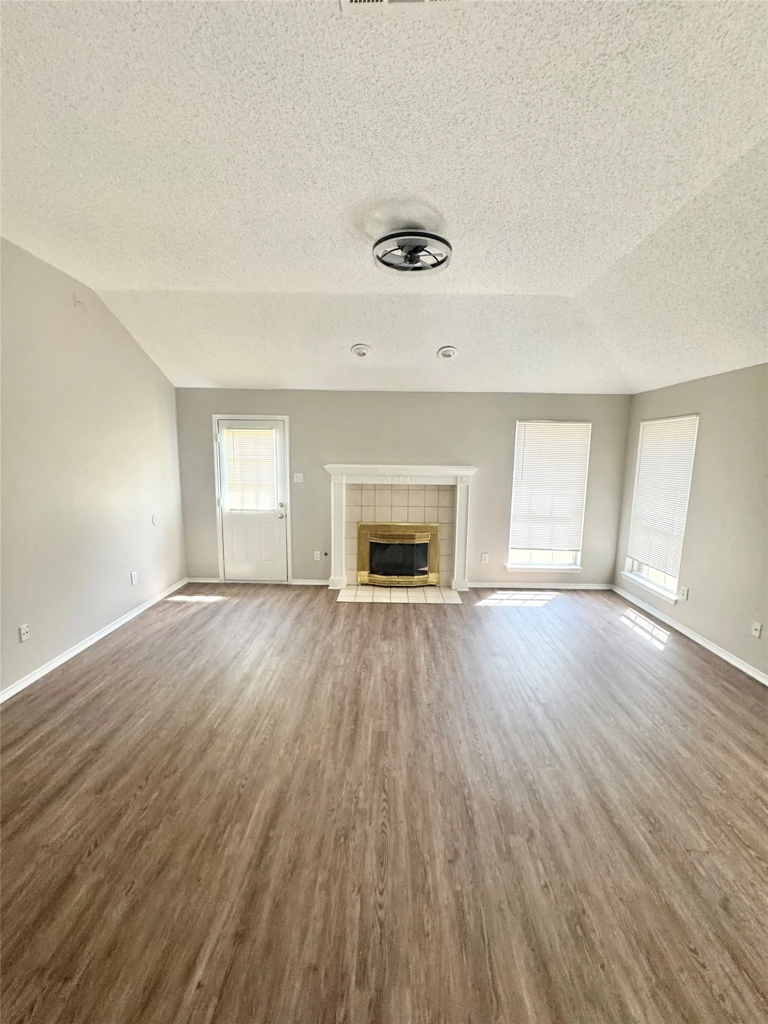 Single Family Residence For Rent in Dallas County , 1314 Mill Crossing, Garland, Texas 75040, 4 Bedroom, 2 Bathroom, 2 Garage spaces, 1,940 Sqft, built in 1996, mls#21383438, Real Estate Agent in Garland, Homes For Rent in Dallas county, Homes For Rent in Garland, Realtor in Garland Texas, Real Estate Brokerage Independent Realty Texas, Luminita Cordes Realtor