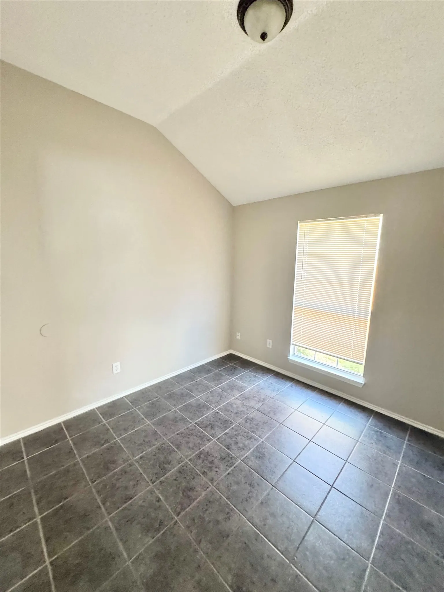 Single Family Residence For Rent in Dallas County , 1314 Mill Crossing, Garland, Texas 75040, 4 Bedroom, 2 Bathroom, 2 Garage spaces, 1,940 Sqft, built in 1996, mls#21383438, Real Estate Agent in Garland, Homes For Rent in Dallas county, Homes For Rent in Garland, Realtor in Garland Texas, Real Estate Brokerage Independent Realty Texas, Luminita Cordes Realtor