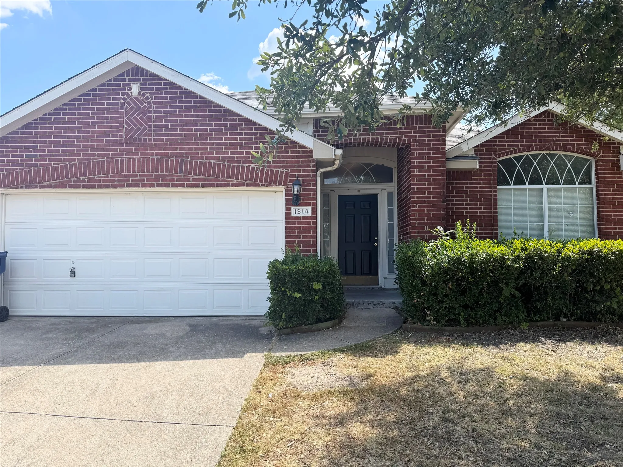Single Family Residence For Rent in Dallas County , 1314 Mill Crossing, Garland, Texas 75040, 4 Bedroom, 2 Bathroom, 2 Garage spaces, 1,940 Sqft, built in 1996, mls#21383438, Real Estate Agent in Garland, Homes For Rent in Dallas county, Homes For Rent in Garland, Realtor in Garland Texas, Real Estate Brokerage Independent Realty Texas, Luminita Cordes Realtor