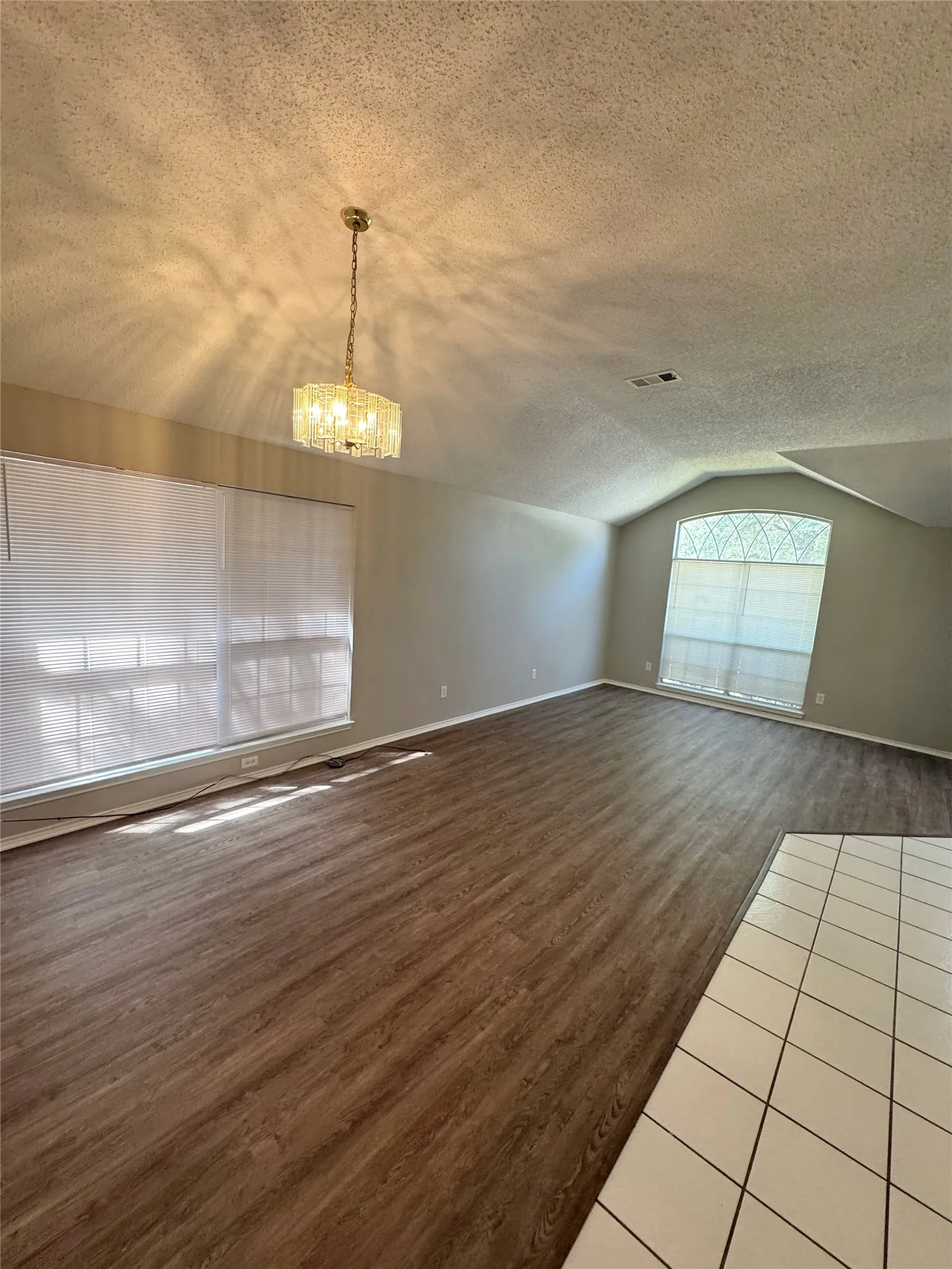 Single Family Residence For Rent in Dallas County , 1314 Mill Crossing, Garland, Texas 75040, 4 Bedroom, 2 Bathroom, 2 Garage spaces, 1,940 Sqft, built in 1996, mls#21383438, Real Estate Agent in Garland, Homes For Rent in Dallas county, Homes For Rent in Garland, Realtor in Garland Texas, Real Estate Brokerage Independent Realty Texas, Luminita Cordes Realtor