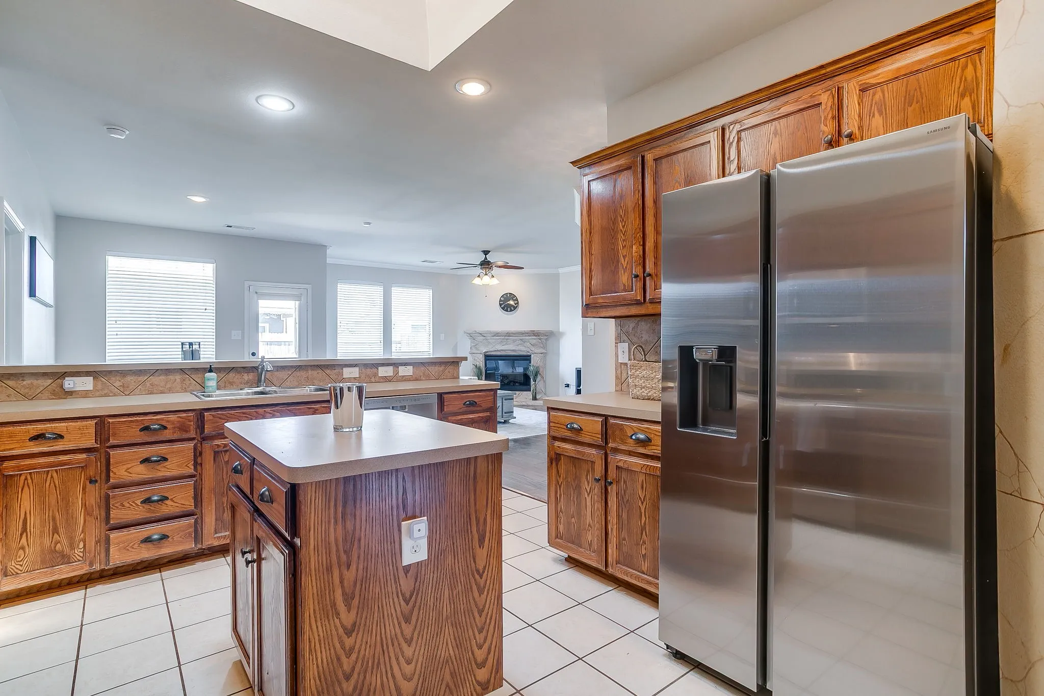 Single Family Residence For Rent in Tarrant County , 9712 Minton Drive, Fort Worth, Texas 76108, 3 Bedroom, 2 Bathroom, 2 Garage spaces, 1,864 Sqft, built in 2005, mls#21383601, Real Estate Agent in Fort Worth, Homes For Rent in Tarrant county, Homes For Rent in Fort Worth, Realtor in Fort Worth Texas, Real Estate Brokerage Independent Realty Texas, Luminita Cordes Realtor