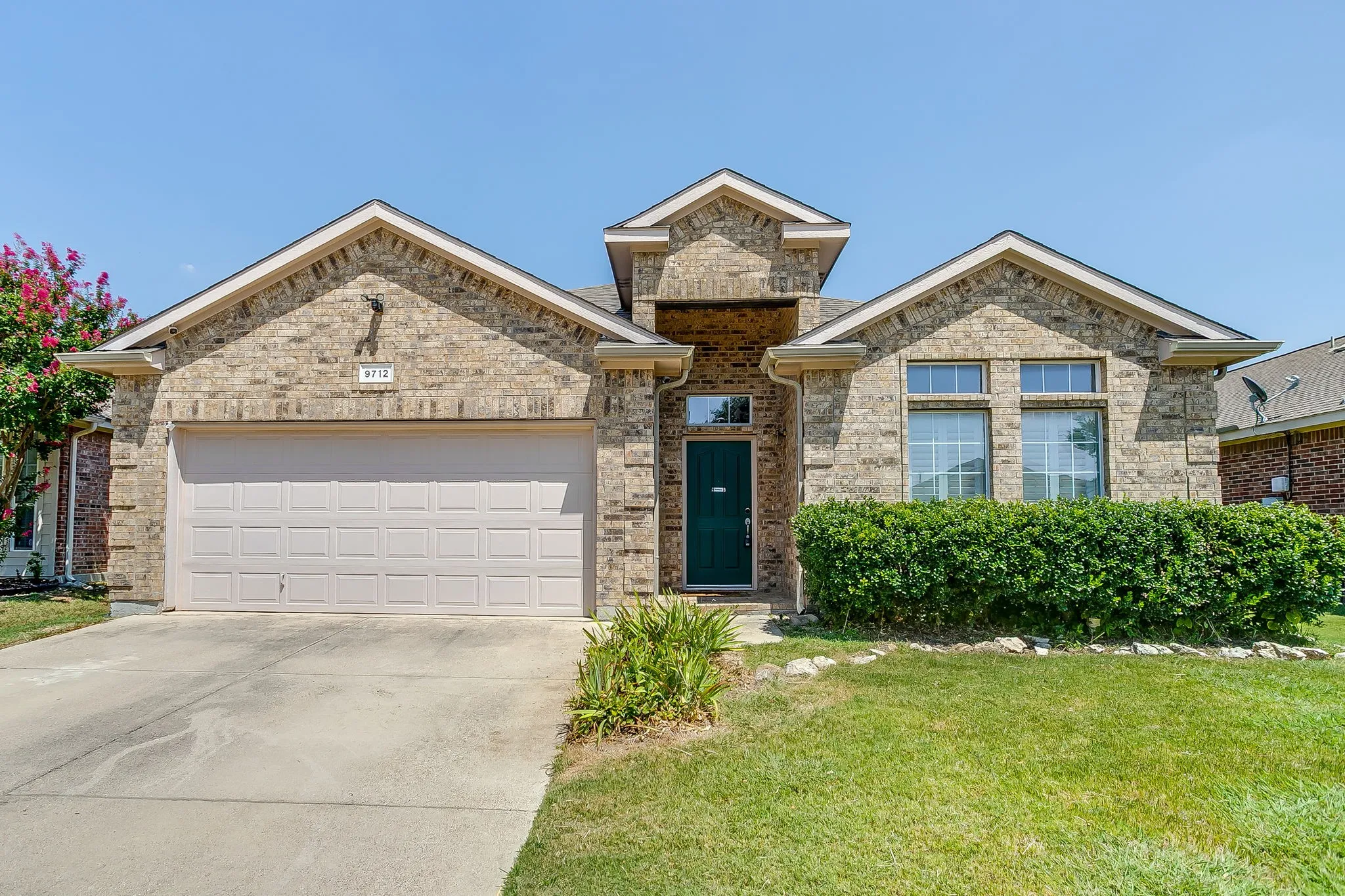 Single Family Residence For Rent in Tarrant County , 9712 Minton Drive, Fort Worth, Texas 76108, 3 Bedroom, 2 Bathroom, 2 Garage spaces, 1,864 Sqft, built in 2005, mls#21383601, Real Estate Agent in Fort Worth, Homes For Rent in Tarrant county, Homes For Rent in Fort Worth, Realtor in Fort Worth Texas, Real Estate Brokerage Independent Realty Texas, Luminita Cordes Realtor