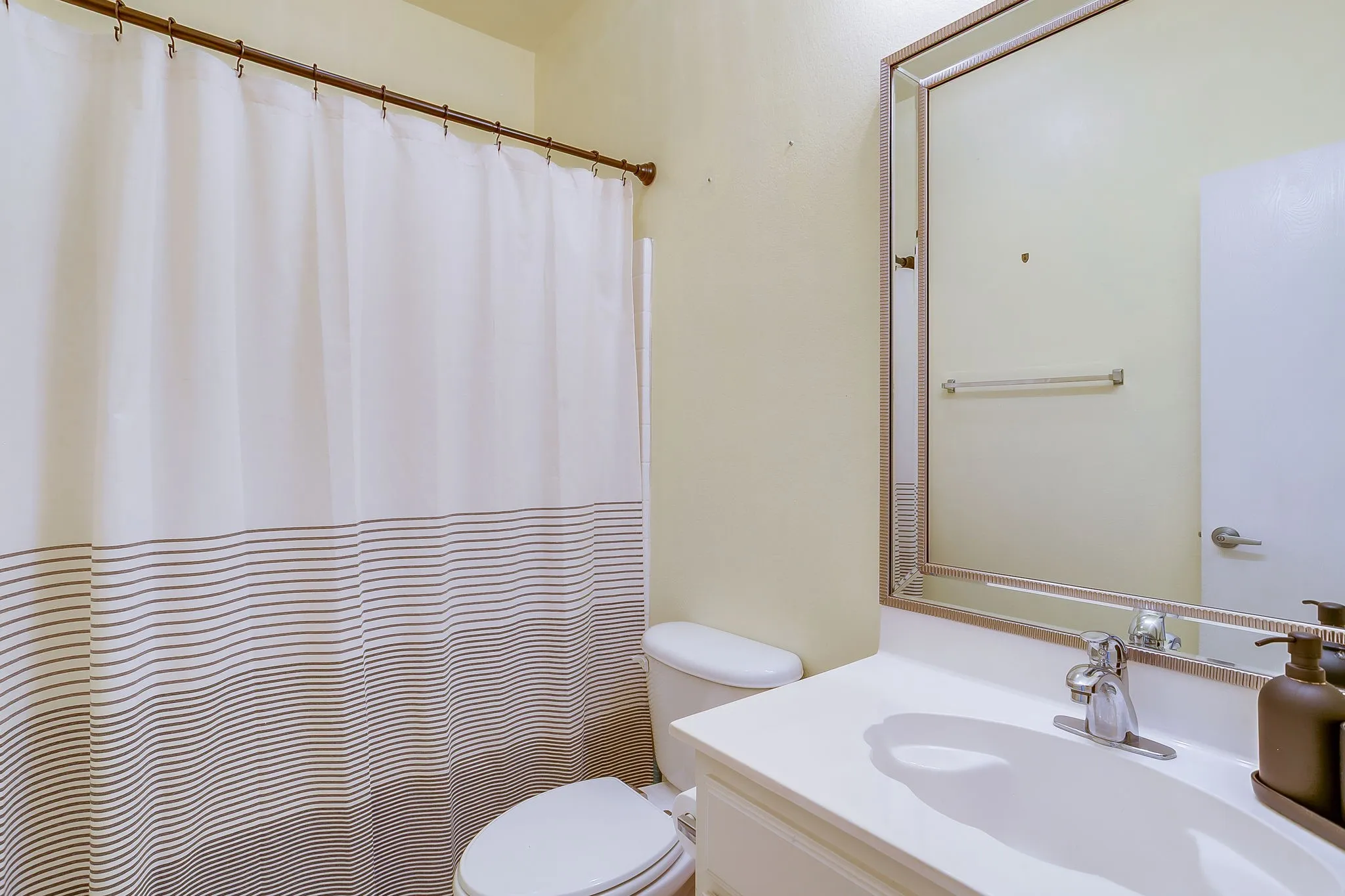 Single Family Residence For Rent in Tarrant County , 9712 Minton Drive, Fort Worth, Texas 76108, 3 Bedroom, 2 Bathroom, 2 Garage spaces, 1,864 Sqft, built in 2005, mls#21383601, Real Estate Agent in Fort Worth, Homes For Rent in Tarrant county, Homes For Rent in Fort Worth, Realtor in Fort Worth Texas, Real Estate Brokerage Independent Realty Texas, Luminita Cordes Realtor