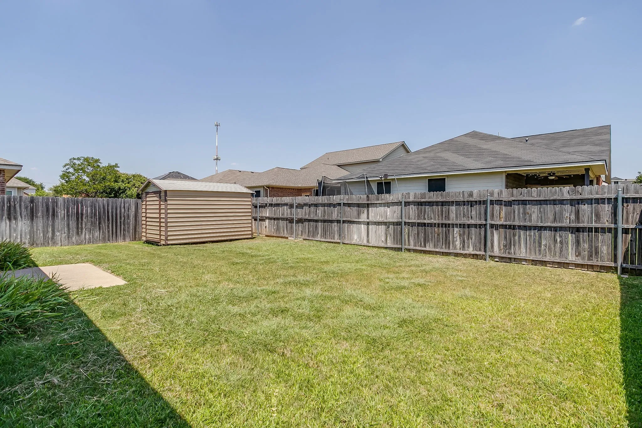 Single Family Residence For Rent in Tarrant County , 9712 Minton Drive, Fort Worth, Texas 76108, 3 Bedroom, 2 Bathroom, 2 Garage spaces, 1,864 Sqft, built in 2005, mls#21383601, Real Estate Agent in Fort Worth, Homes For Rent in Tarrant county, Homes For Rent in Fort Worth, Realtor in Fort Worth Texas, Real Estate Brokerage Independent Realty Texas, Luminita Cordes Realtor