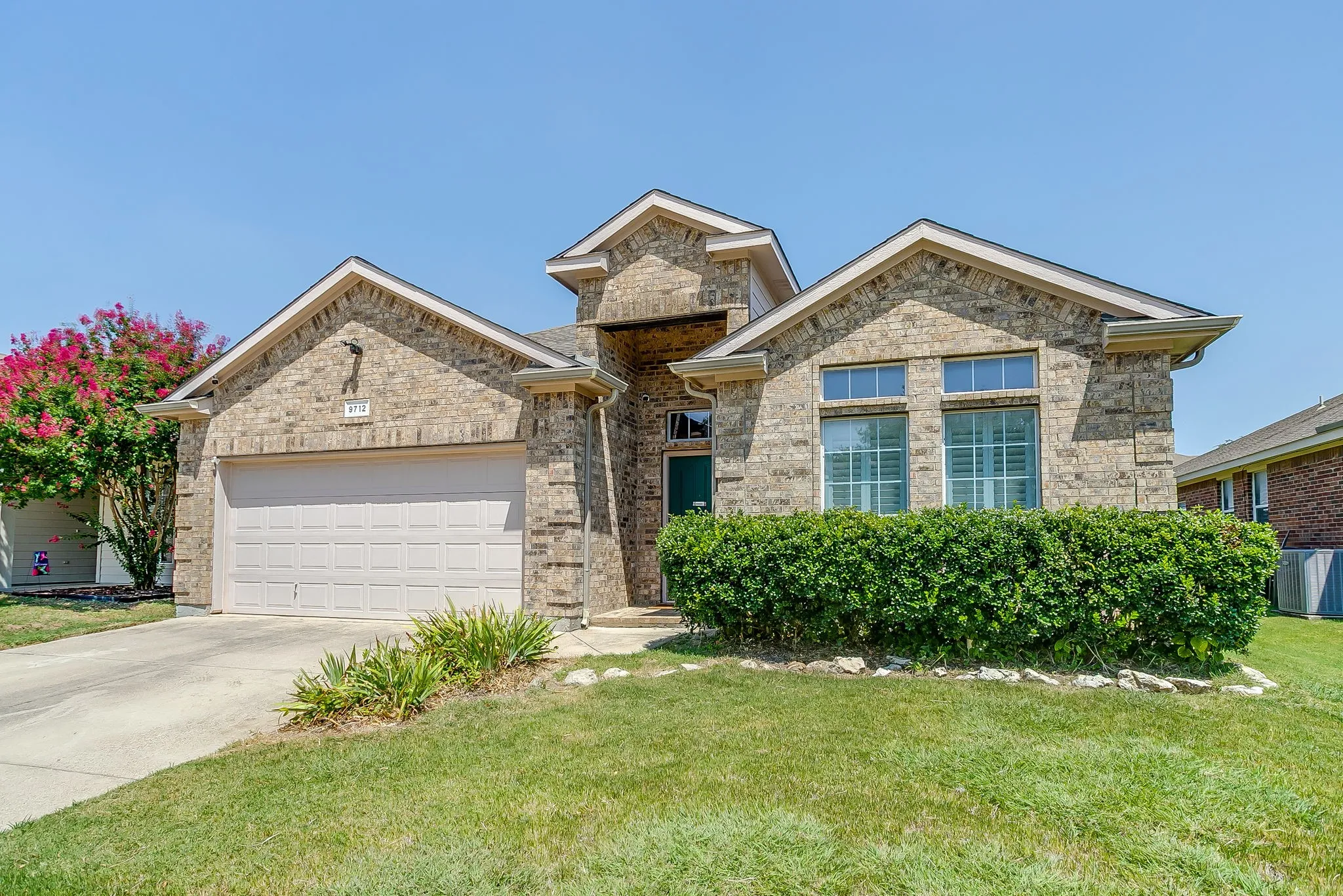 Single Family Residence For Rent in Tarrant County , 9712 Minton Drive, Fort Worth, Texas 76108, 3 Bedroom, 2 Bathroom, 2 Garage spaces, 1,864 Sqft, built in 2005, mls#21383601, Real Estate Agent in Fort Worth, Homes For Rent in Tarrant county, Homes For Rent in Fort Worth, Realtor in Fort Worth Texas, Real Estate Brokerage Independent Realty Texas, Luminita Cordes Realtor