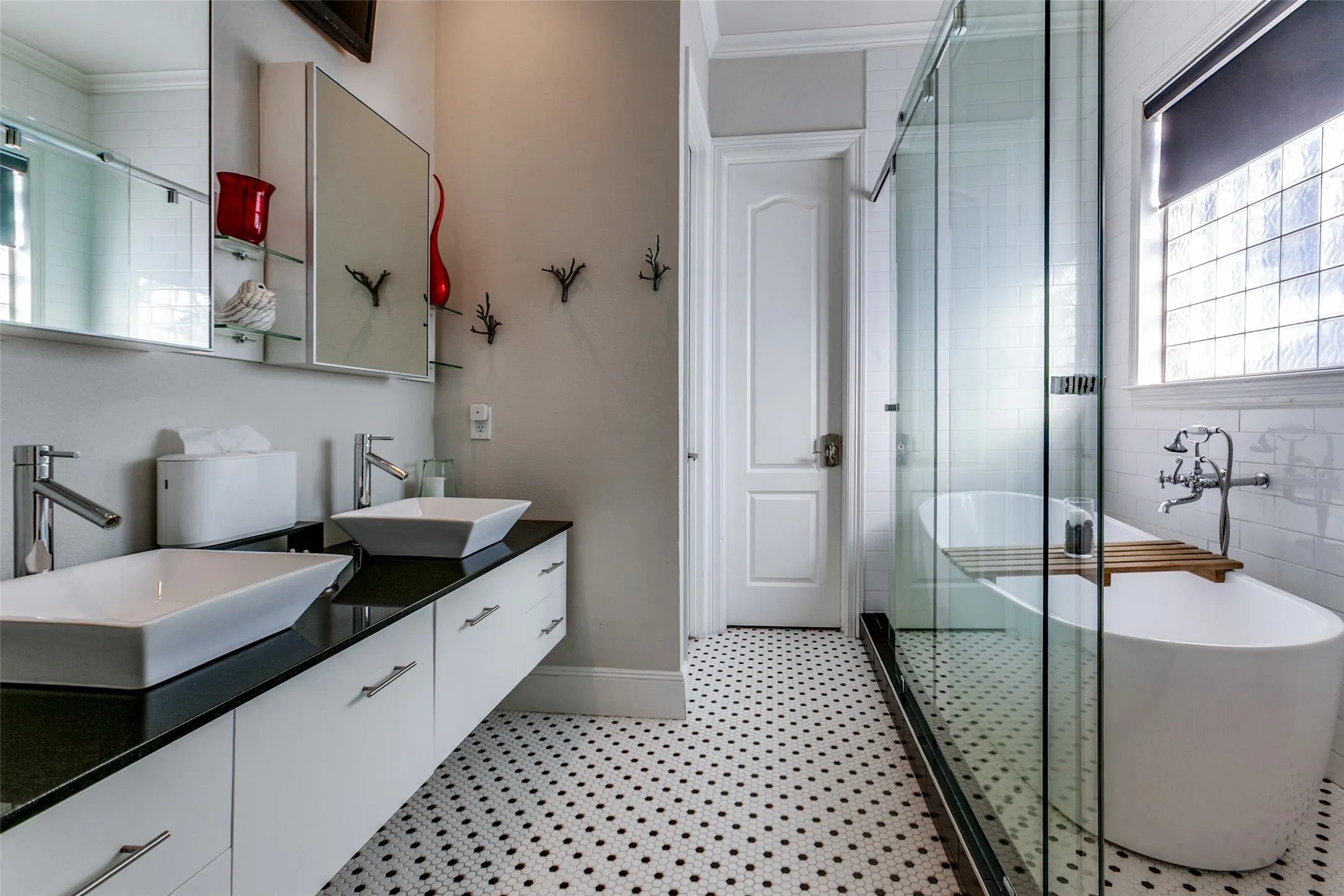 1714 Weiskopf Dr. - Primary Bathroom