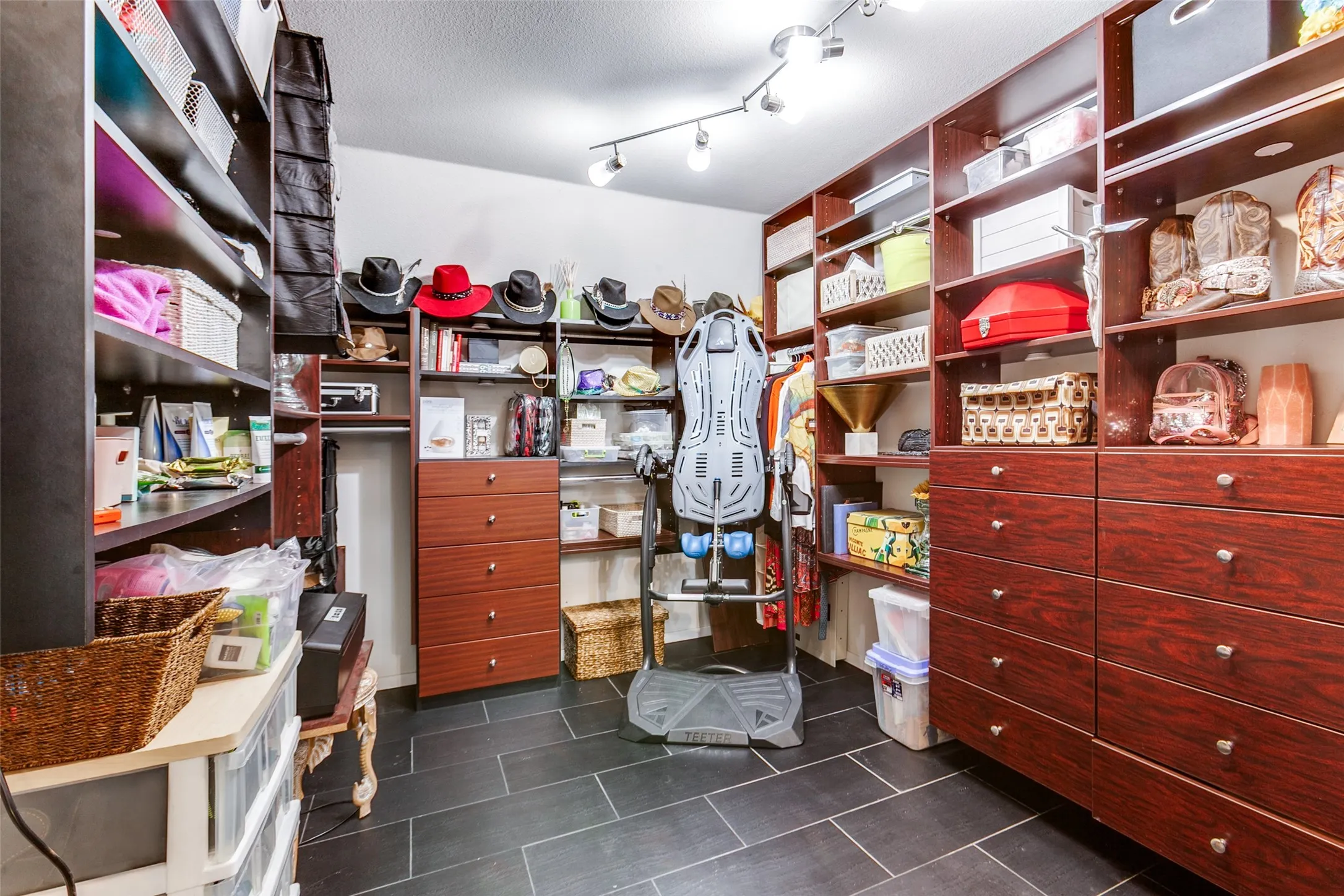 1714 Weiskopf Dr. - Walk-in Closet