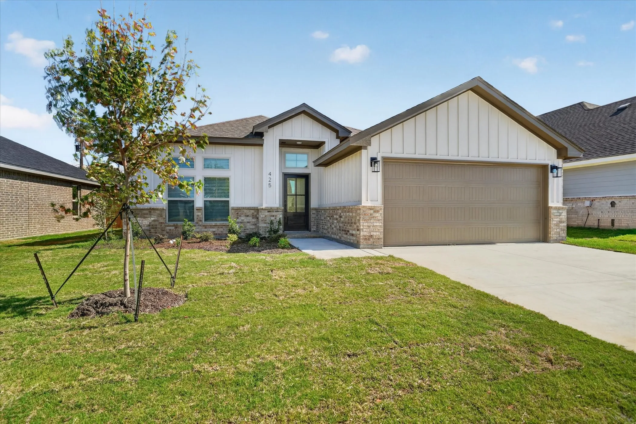 Single Family Residence For Sale in Johnson County , 425 Rose Avenue, Cleburne, Texas 76033, 4 Bedroom, 2 Bathroom, 2 Garage spaces, 1,643 Sqft, built in 2026, mls#21383584, Real Estate Agent in Cleburne, Homes For Sale in Johnson county, Homes For Sale in Cleburne, Realtor in Cleburne Texas, Real Estate Brokerage Independent Realty Texas, Luminita Cordes Realtor