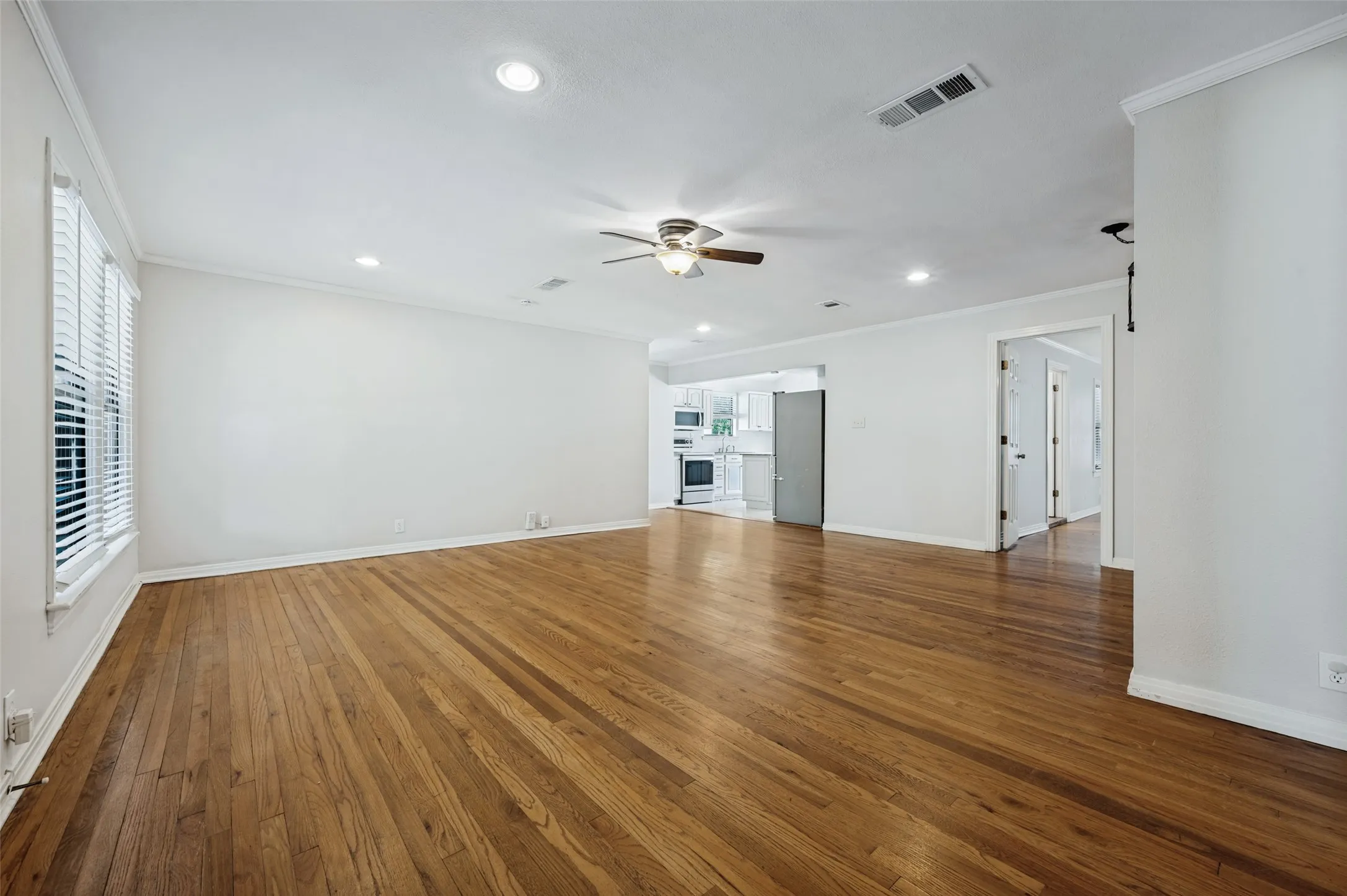 Single Family Residence For Rent in Dallas County , 4328 Delmar Avenue, Dallas, Texas 75206, 3 Bedroom, 2 Bathroom, 1 Garage spaces, 1,379 Sqft, built in 1946, mls#21383569, Real Estate Agent in Dallas, Homes For Rent in Dallas county, Homes For Rent in Dallas, Realtor in Dallas Texas, Real Estate Brokerage Independent Realty Texas, Luminita Cordes Realtor