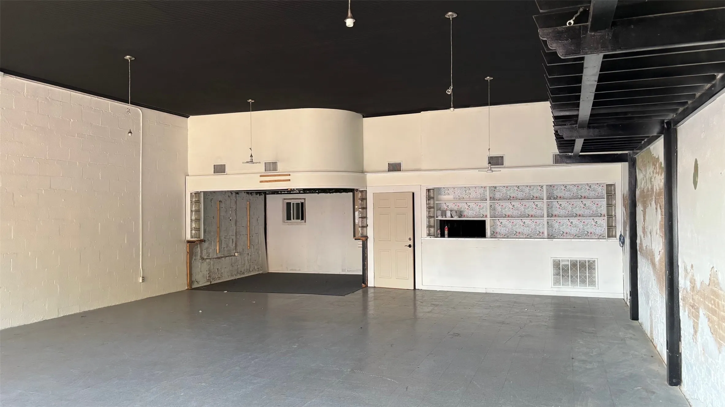 Retail For Rent in Johnson County , 205 E College Avenue, Alvarado, Texas 76009, 0, 0, Garage spaces, 0 Sqft, built in 1900, mls#21383612, Real Estate Agent in Alvarado, Homes For Rent in Johnson county, Homes For Rent in Alvarado, Realtor in Alvarado Texas, Real Estate Brokerage Independent Realty Texas, Luminita Cordes Realtor