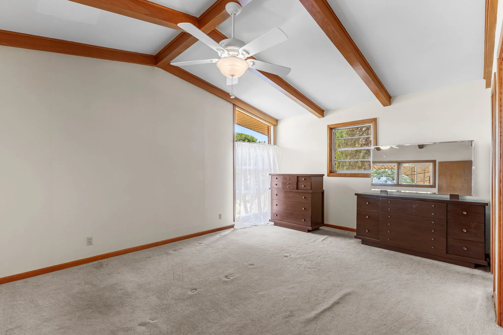 Single Family Residence For Sale in Baylor County , 1152 W California Street, Seymour, Texas 76380, 3 Bedroom, 2 Bathroom, 3 Garage spaces, 1,688 Sqft, built in 1959, mls#21381737, Real Estate Agent in Seymour, Homes For Sale in Baylor county, Homes For Sale in Seymour, Realtor in Seymour Texas, Real Estate Brokerage Independent Realty Texas, Luminita Cordes Realtor