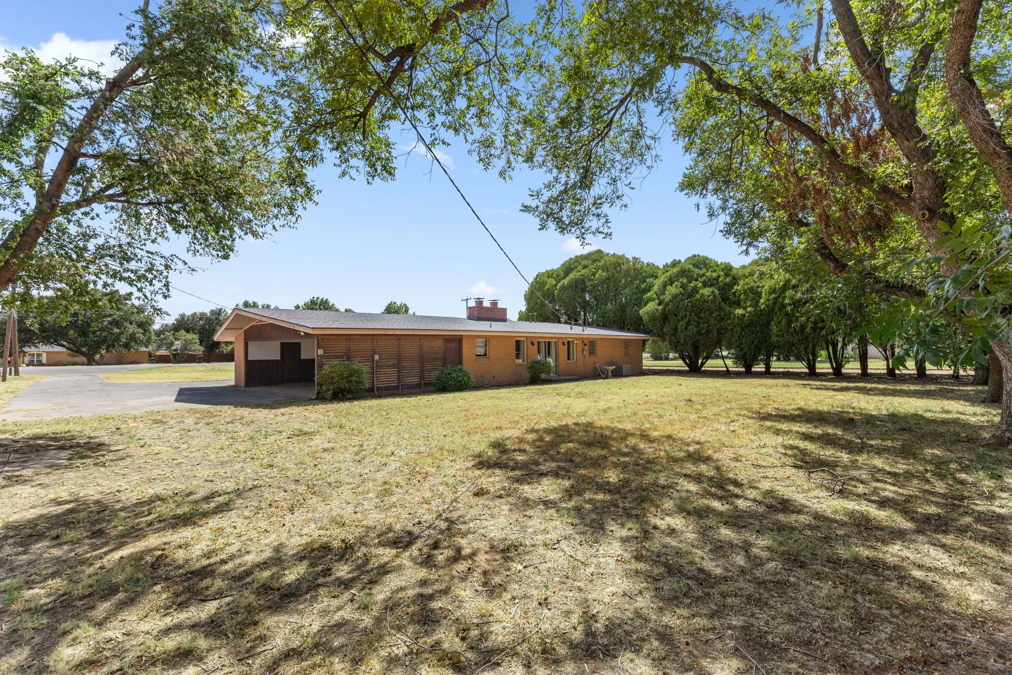 Single Family Residence For Sale in Baylor County , 1152 W California Street, Seymour, Texas 76380, 3 Bedroom, 2 Bathroom, 3 Garage spaces, 1,688 Sqft, built in 1959, mls#21381737, Real Estate Agent in Seymour, Homes For Sale in Baylor county, Homes For Sale in Seymour, Realtor in Seymour Texas, Real Estate Brokerage Independent Realty Texas, Luminita Cordes Realtor