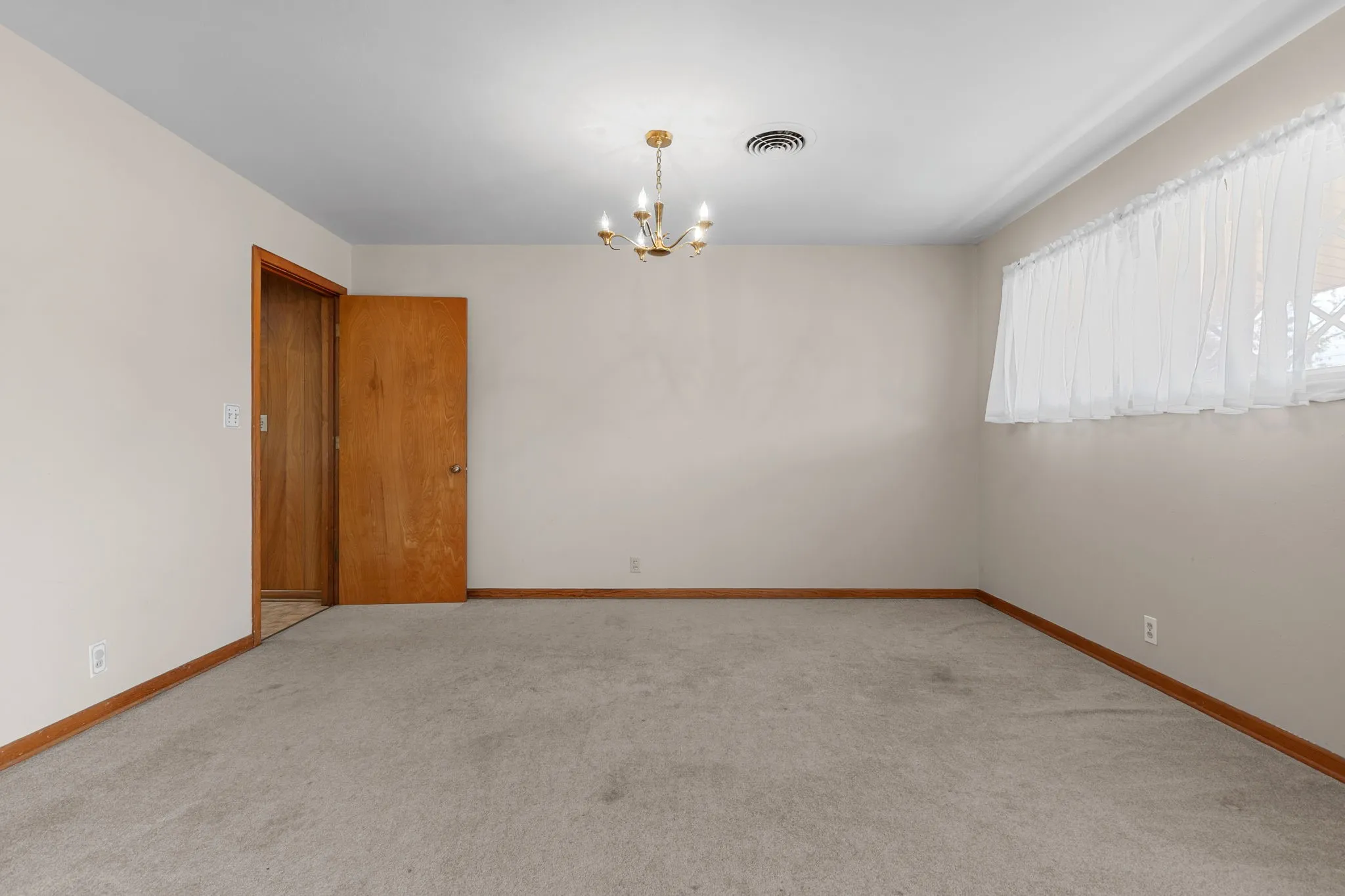Single Family Residence For Sale in Baylor County , 1152 W California Street, Seymour, Texas 76380, 3 Bedroom, 2 Bathroom, 3 Garage spaces, 1,688 Sqft, built in 1959, mls#21381737, Real Estate Agent in Seymour, Homes For Sale in Baylor county, Homes For Sale in Seymour, Realtor in Seymour Texas, Real Estate Brokerage Independent Realty Texas, Luminita Cordes Realtor