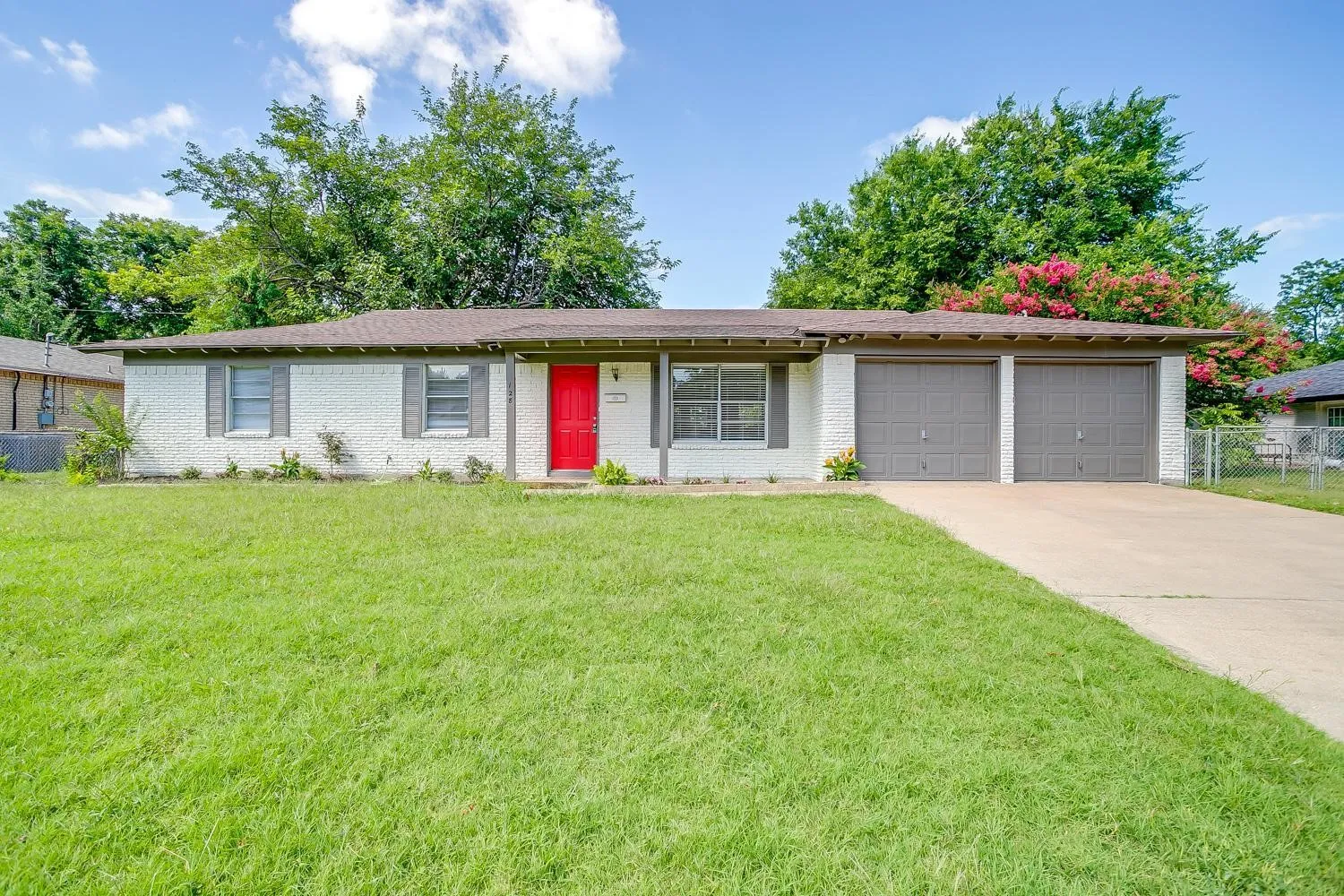 Single Family Residence For Rent in Johnson County , 128 SE Robert Street, Burleson, Texas 76028, 3 Bedroom, 2 Bathroom, 2 Garage spaces, 1,520 Sqft, built in 1961, mls#21383617, Real Estate Agent in Burleson, Homes For Rent in Johnson county, Homes For Rent in Burleson, Realtor in Burleson Texas, Real Estate Brokerage Independent Realty Texas, Luminita Cordes Realtor