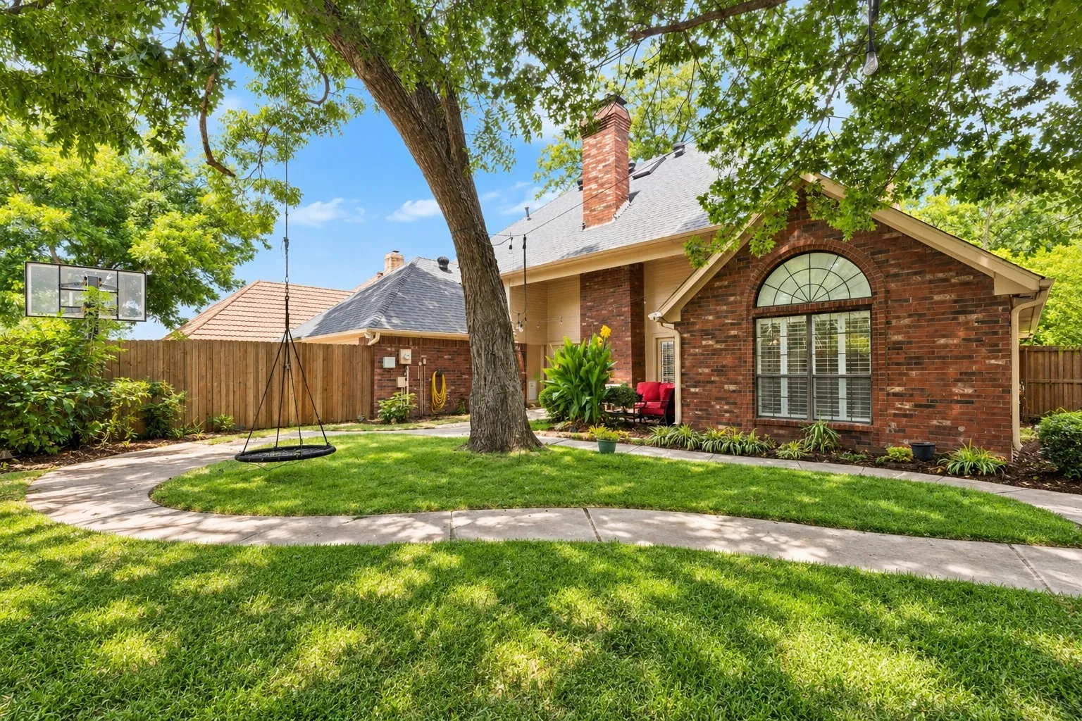 Single Family Residence For Sale in Dallas County , 1909 Pecan Ridge Drive, Rowlett, Texas 75088, 4 Bedroom, 3 Bathroom, 2 Garage spaces, 3,282 Sqft, built in 1986, mls#21382838, Real Estate Agent in Rowlett, Homes For Sale in Dallas county, Homes For Sale in Rowlett, Realtor in Rowlett Texas, Real Estate Brokerage Independent Realty Texas, Luminita Cordes Realtor