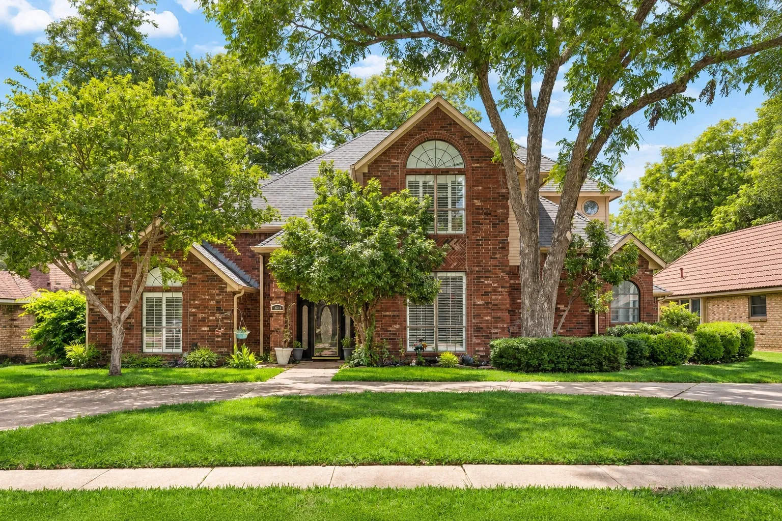 Single Family Residence For Sale in Dallas County , 1909 Pecan Ridge Drive, Rowlett, Texas 75088, 4 Bedroom, 3 Bathroom, 2 Garage spaces, 3,282 Sqft, built in 1986, mls#21382838, Real Estate Agent in Rowlett, Homes For Sale in Dallas county, Homes For Sale in Rowlett, Realtor in Rowlett Texas, Real Estate Brokerage Independent Realty Texas, Luminita Cordes Realtor