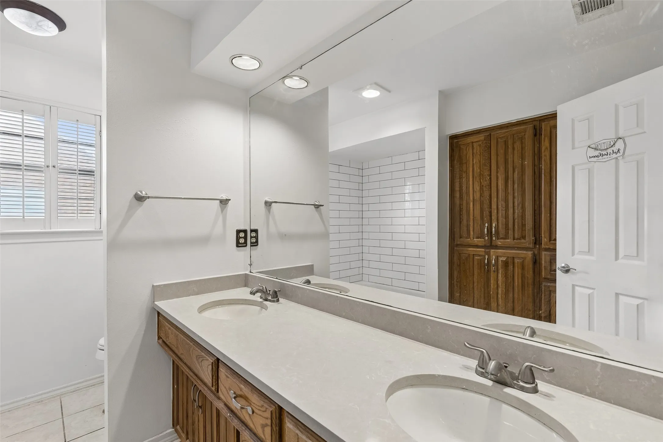 Single Family Residence For Sale in Dallas County , 1909 Pecan Ridge Drive, Rowlett, Texas 75088, 4 Bedroom, 3 Bathroom, 2 Garage spaces, 3,282 Sqft, built in 1986, mls#21382838, Real Estate Agent in Rowlett, Homes For Sale in Dallas county, Homes For Sale in Rowlett, Realtor in Rowlett Texas, Real Estate Brokerage Independent Realty Texas, Luminita Cordes Realtor