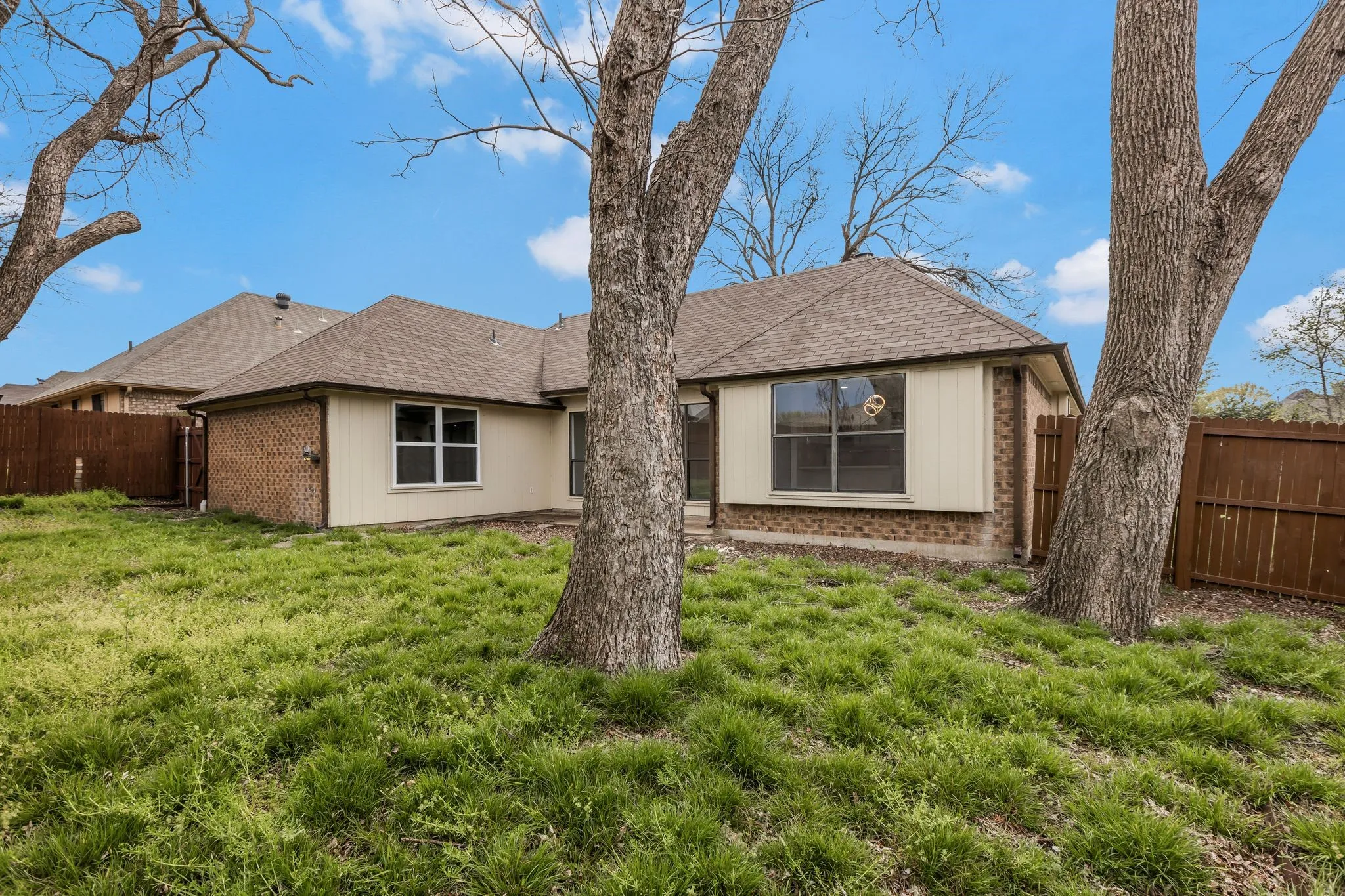 Single Family Residence For Sale in Dallas County , 8309 Liberty Lane, Rowlett, Texas 75089, 3 Bedroom, 2 Bathroom, 2 Garage spaces, 1,424 Sqft, built in 1986, mls#21383623, Real Estate Agent in Rowlett, Homes For Sale in Dallas county, Homes For Sale in Rowlett, Realtor in Rowlett Texas, Real Estate Brokerage Independent Realty Texas, Luminita Cordes Realtor