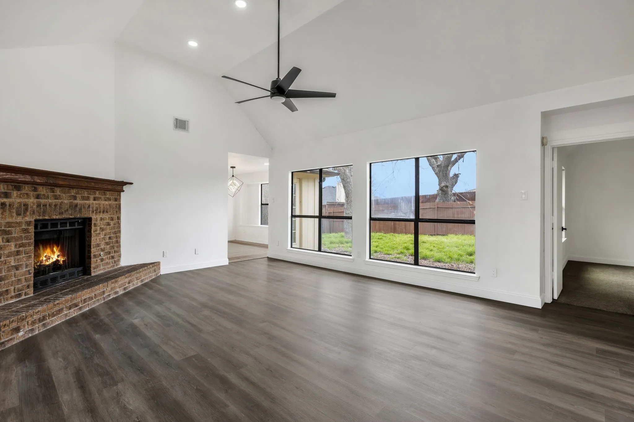 Single Family Residence For Sale in Dallas County , 8309 Liberty Lane, Rowlett, Texas 75089, 3 Bedroom, 2 Bathroom, 2 Garage spaces, 1,424 Sqft, built in 1986, mls#21383623, Real Estate Agent in Rowlett, Homes For Sale in Dallas county, Homes For Sale in Rowlett, Realtor in Rowlett Texas, Real Estate Brokerage Independent Realty Texas, Luminita Cordes Realtor