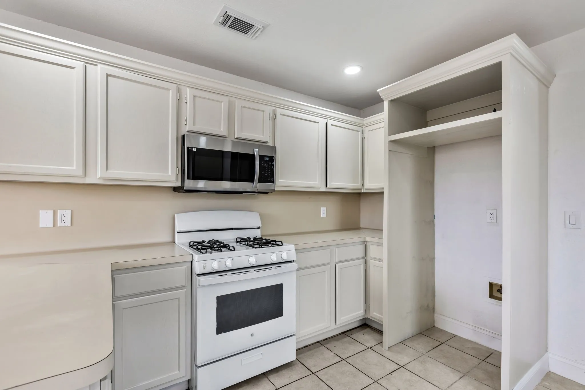 Single Family Residence For Sale in Dallas County , 8309 Liberty Lane, Rowlett, Texas 75089, 3 Bedroom, 2 Bathroom, 2 Garage spaces, 1,424 Sqft, built in 1986, mls#21383623, Real Estate Agent in Rowlett, Homes For Sale in Dallas county, Homes For Sale in Rowlett, Realtor in Rowlett Texas, Real Estate Brokerage Independent Realty Texas, Luminita Cordes Realtor