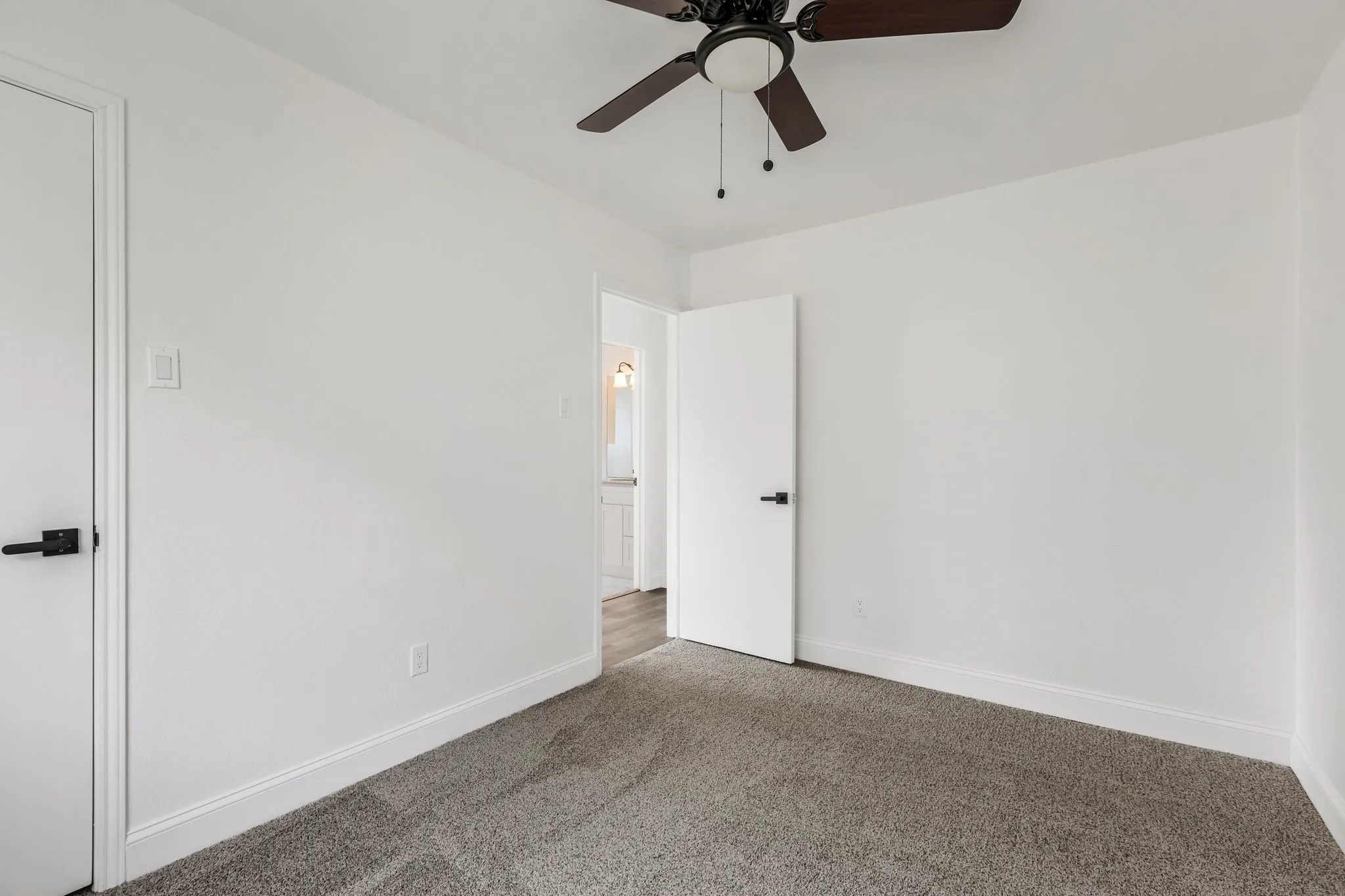 Single Family Residence For Sale in Dallas County , 8309 Liberty Lane, Rowlett, Texas 75089, 3 Bedroom, 2 Bathroom, 2 Garage spaces, 1,424 Sqft, built in 1986, mls#21383623, Real Estate Agent in Rowlett, Homes For Sale in Dallas county, Homes For Sale in Rowlett, Realtor in Rowlett Texas, Real Estate Brokerage Independent Realty Texas, Luminita Cordes Realtor