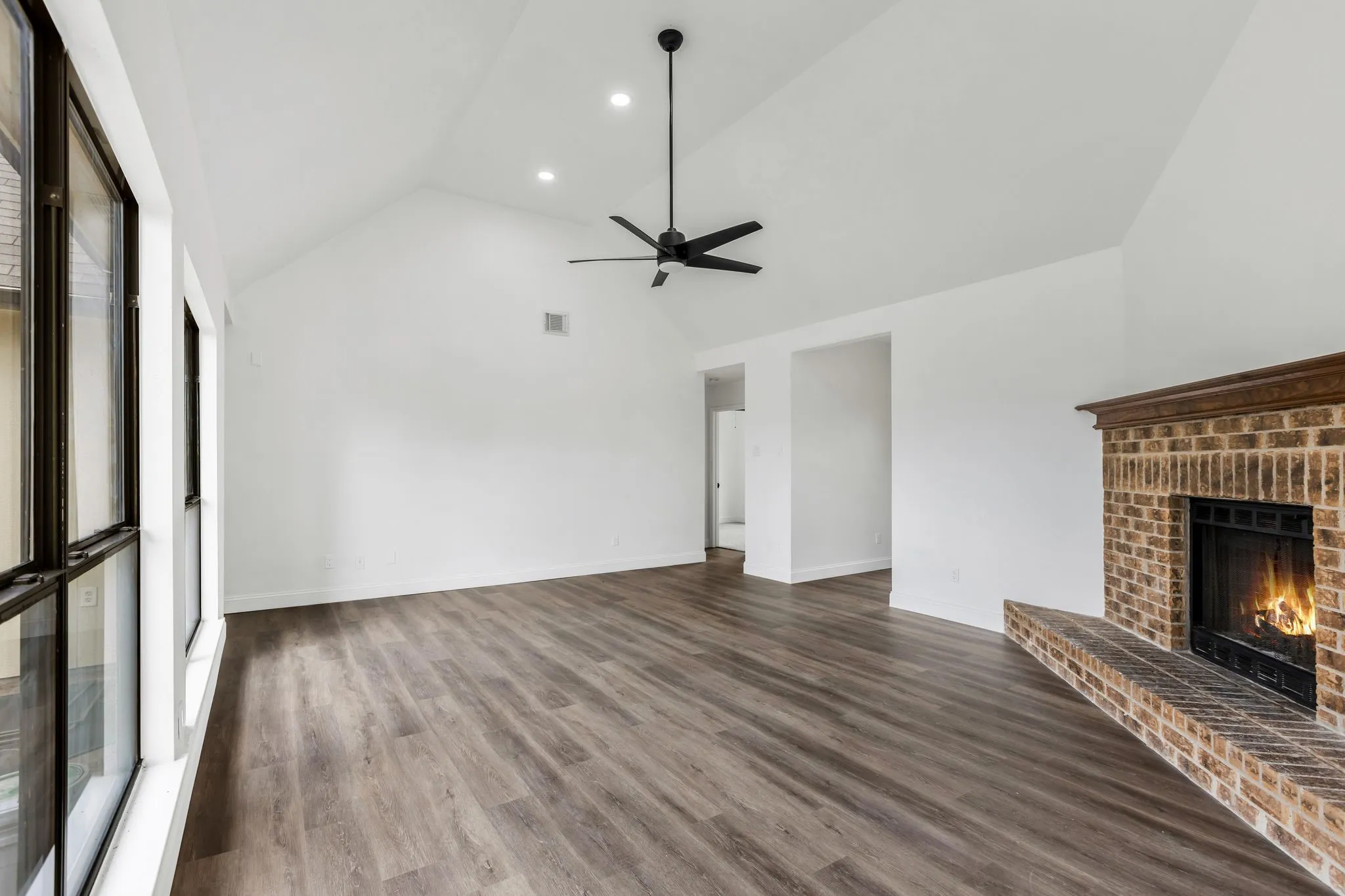 Single Family Residence For Sale in Dallas County , 8309 Liberty Lane, Rowlett, Texas 75089, 3 Bedroom, 2 Bathroom, 2 Garage spaces, 1,424 Sqft, built in 1986, mls#21383623, Real Estate Agent in Rowlett, Homes For Sale in Dallas county, Homes For Sale in Rowlett, Realtor in Rowlett Texas, Real Estate Brokerage Independent Realty Texas, Luminita Cordes Realtor