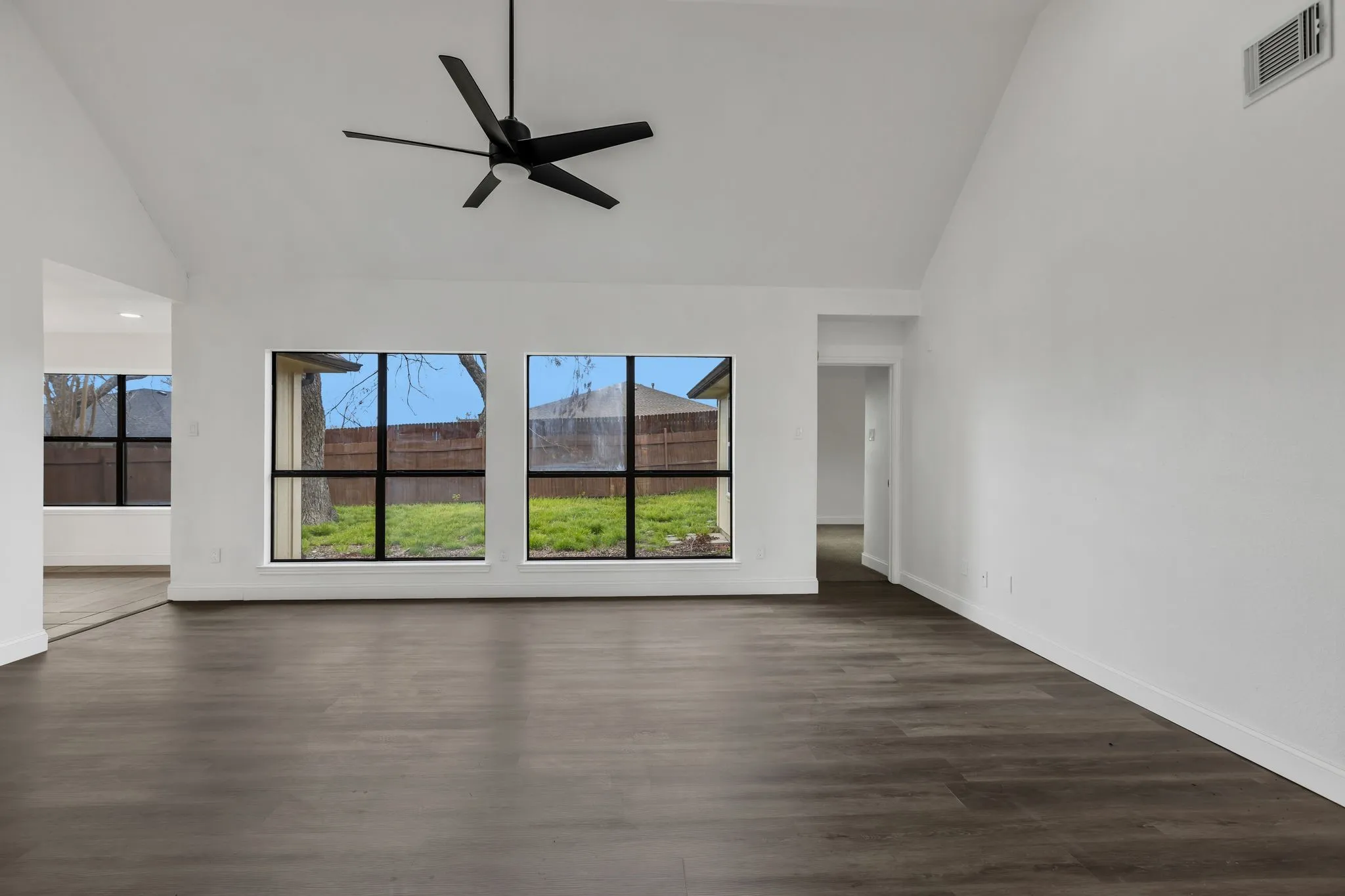 Single Family Residence For Sale in Dallas County , 8309 Liberty Lane, Rowlett, Texas 75089, 3 Bedroom, 2 Bathroom, 2 Garage spaces, 1,424 Sqft, built in 1986, mls#21383623, Real Estate Agent in Rowlett, Homes For Sale in Dallas county, Homes For Sale in Rowlett, Realtor in Rowlett Texas, Real Estate Brokerage Independent Realty Texas, Luminita Cordes Realtor