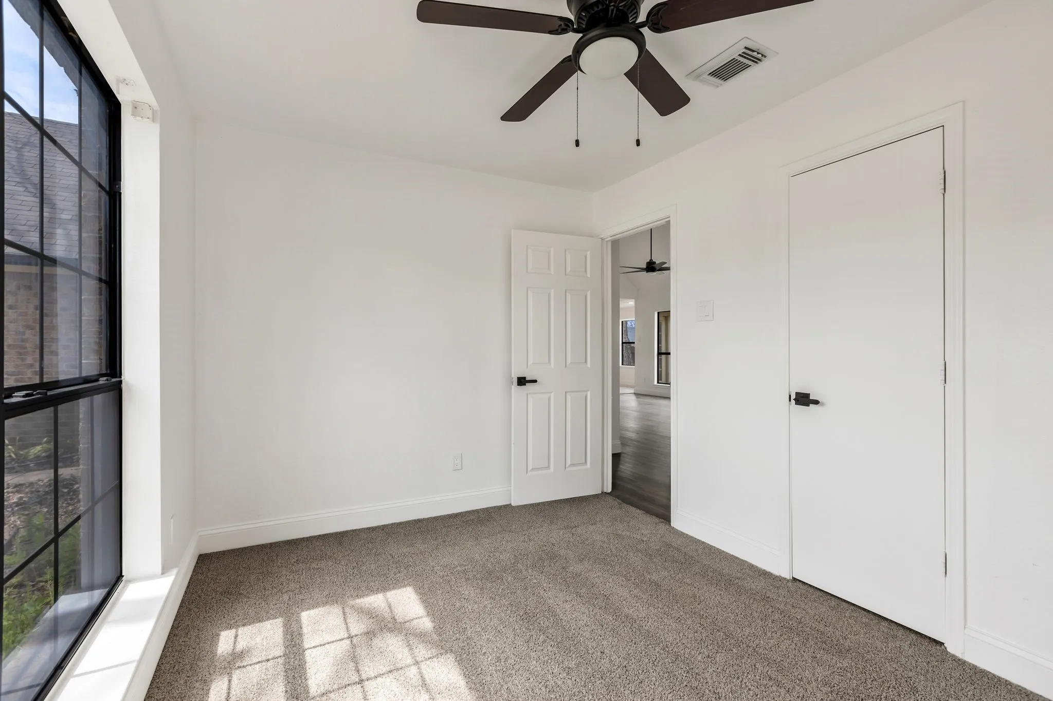 Single Family Residence For Sale in Dallas County , 8309 Liberty Lane, Rowlett, Texas 75089, 3 Bedroom, 2 Bathroom, 2 Garage spaces, 1,424 Sqft, built in 1986, mls#21383623, Real Estate Agent in Rowlett, Homes For Sale in Dallas county, Homes For Sale in Rowlett, Realtor in Rowlett Texas, Real Estate Brokerage Independent Realty Texas, Luminita Cordes Realtor