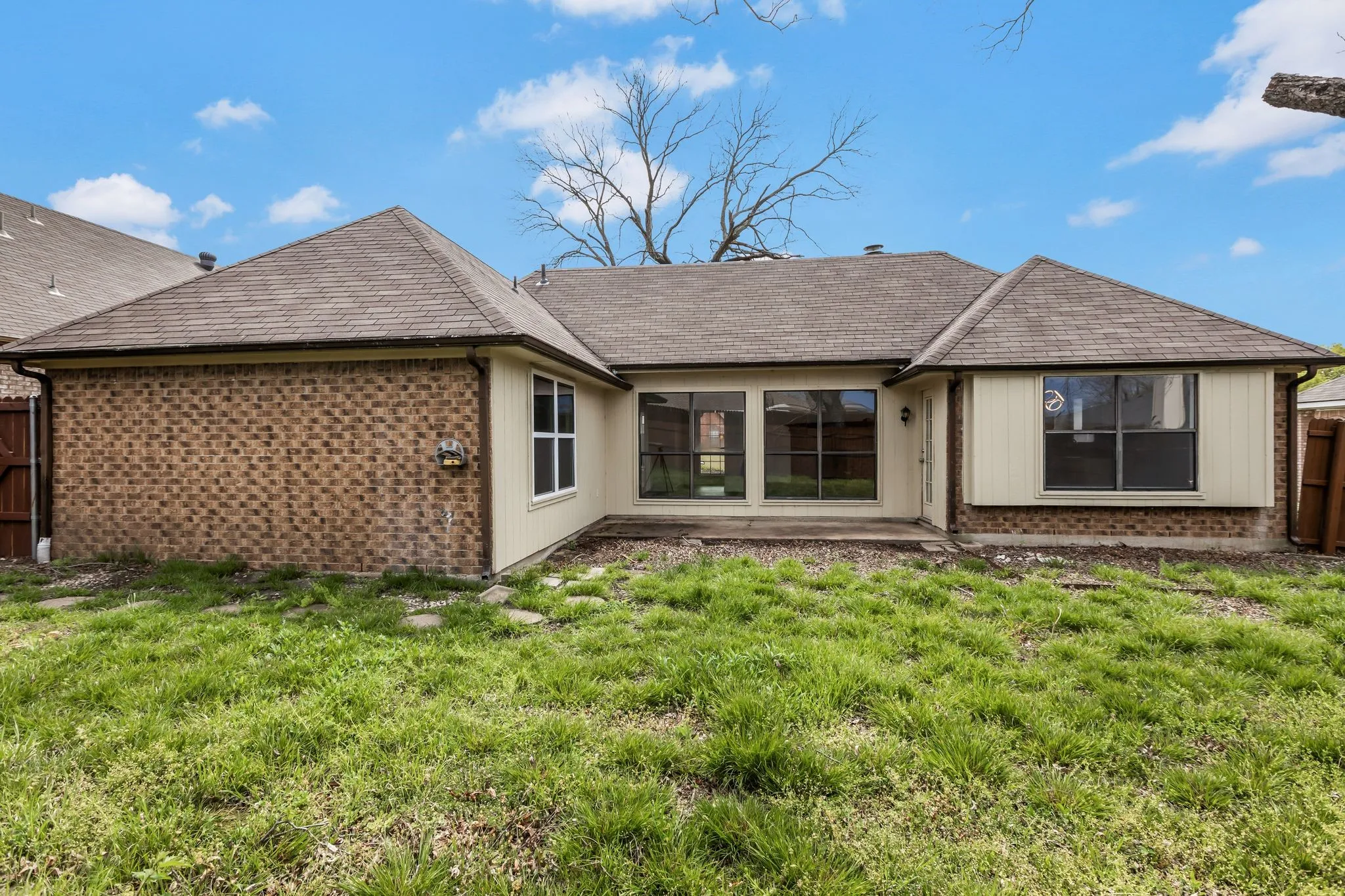 Single Family Residence For Sale in Dallas County , 8309 Liberty Lane, Rowlett, Texas 75089, 3 Bedroom, 2 Bathroom, 2 Garage spaces, 1,424 Sqft, built in 1986, mls#21383623, Real Estate Agent in Rowlett, Homes For Sale in Dallas county, Homes For Sale in Rowlett, Realtor in Rowlett Texas, Real Estate Brokerage Independent Realty Texas, Luminita Cordes Realtor