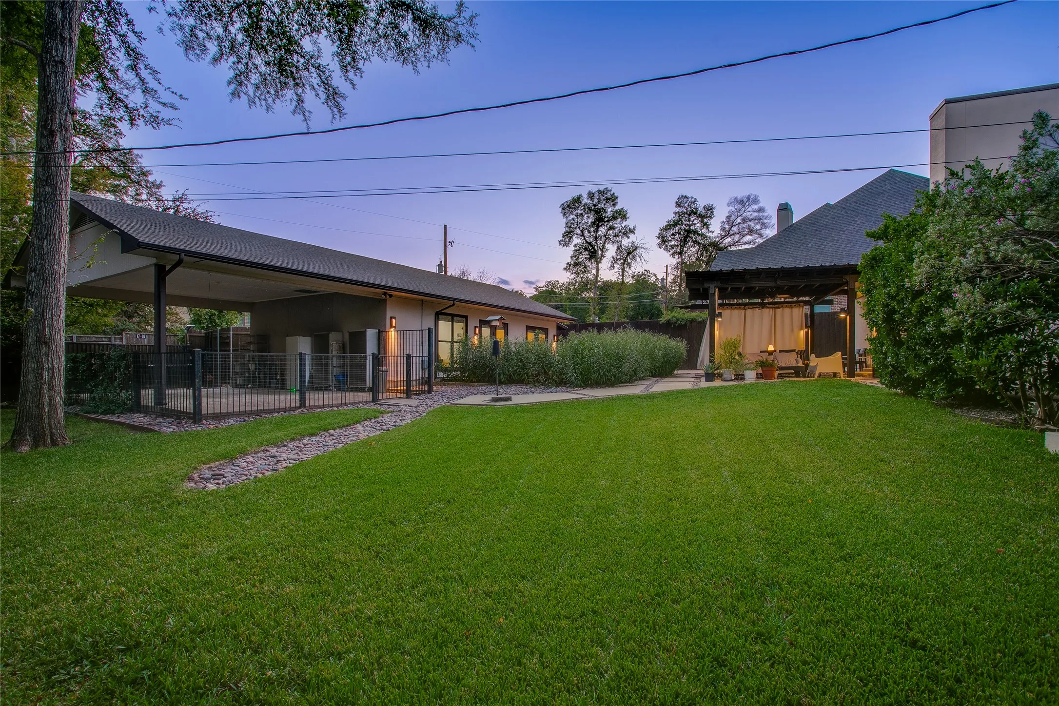 Single Family Residence For Sale in Dallas County , 1719 Corday Street, Dallas, Texas 75218, 2 Bedroom, 2 Bathroom, Garage spaces, 1,560 Sqft, built in 1951, mls#21382879, Real Estate Agent in Dallas, Homes For Sale in Dallas county, Homes For Sale in Dallas, Realtor in Dallas Texas, Real Estate Brokerage Independent Realty Texas, Luminita Cordes Realtor