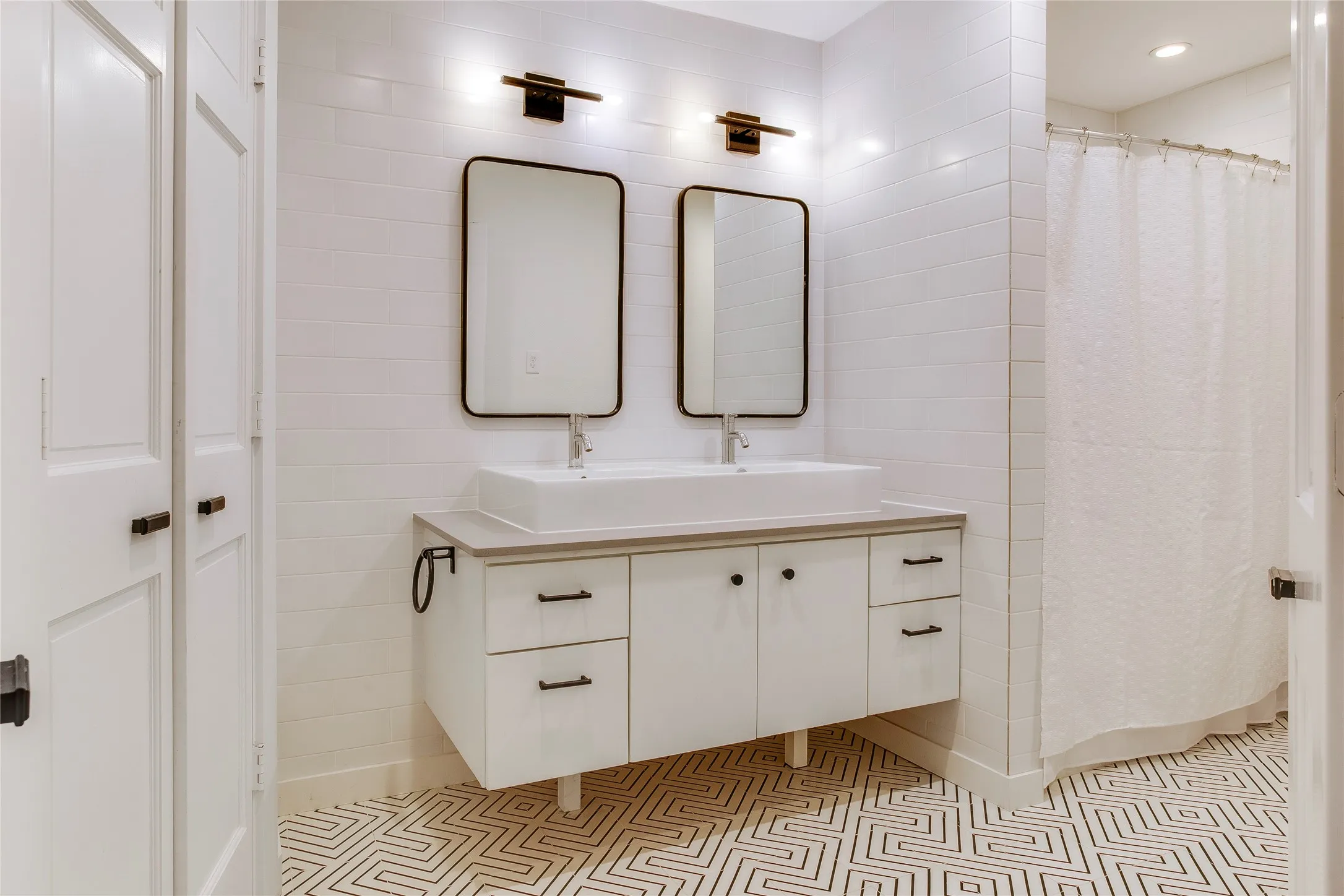 Single Family Residence For Sale in Dallas County , 1719 Corday Street, Dallas, Texas 75218, 2 Bedroom, 2 Bathroom, Garage spaces, 1,560 Sqft, built in 1951, mls#21382879, Real Estate Agent in Dallas, Homes For Sale in Dallas county, Homes For Sale in Dallas, Realtor in Dallas Texas, Real Estate Brokerage Independent Realty Texas, Luminita Cordes Realtor