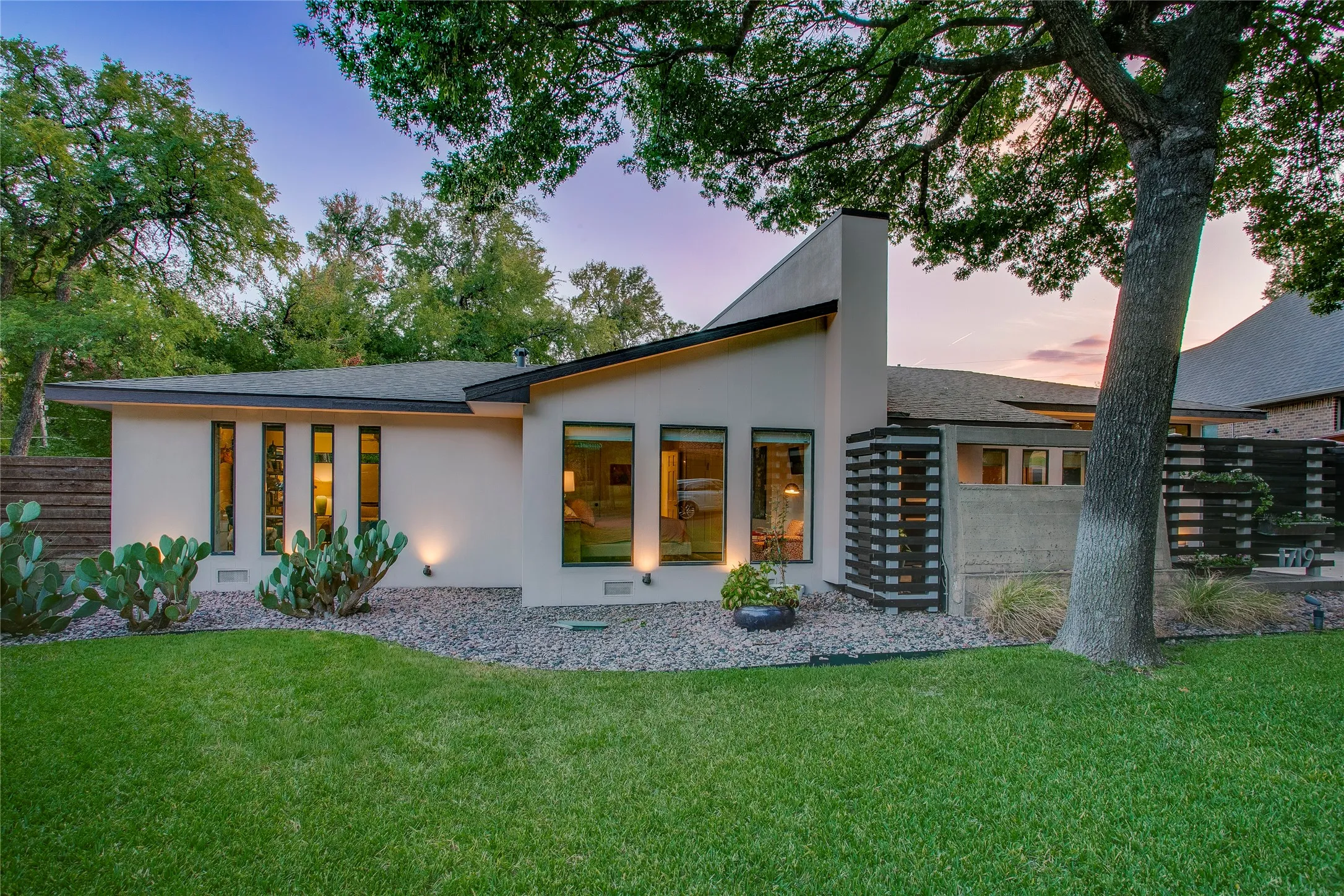 Single Family Residence For Sale in Dallas County , 1719 Corday Street, Dallas, Texas 75218, 2 Bedroom, 2 Bathroom, Garage spaces, 1,560 Sqft, built in 1951, mls#21382879, Real Estate Agent in Dallas, Homes For Sale in Dallas county, Homes For Sale in Dallas, Realtor in Dallas Texas, Real Estate Brokerage Independent Realty Texas, Luminita Cordes Realtor
