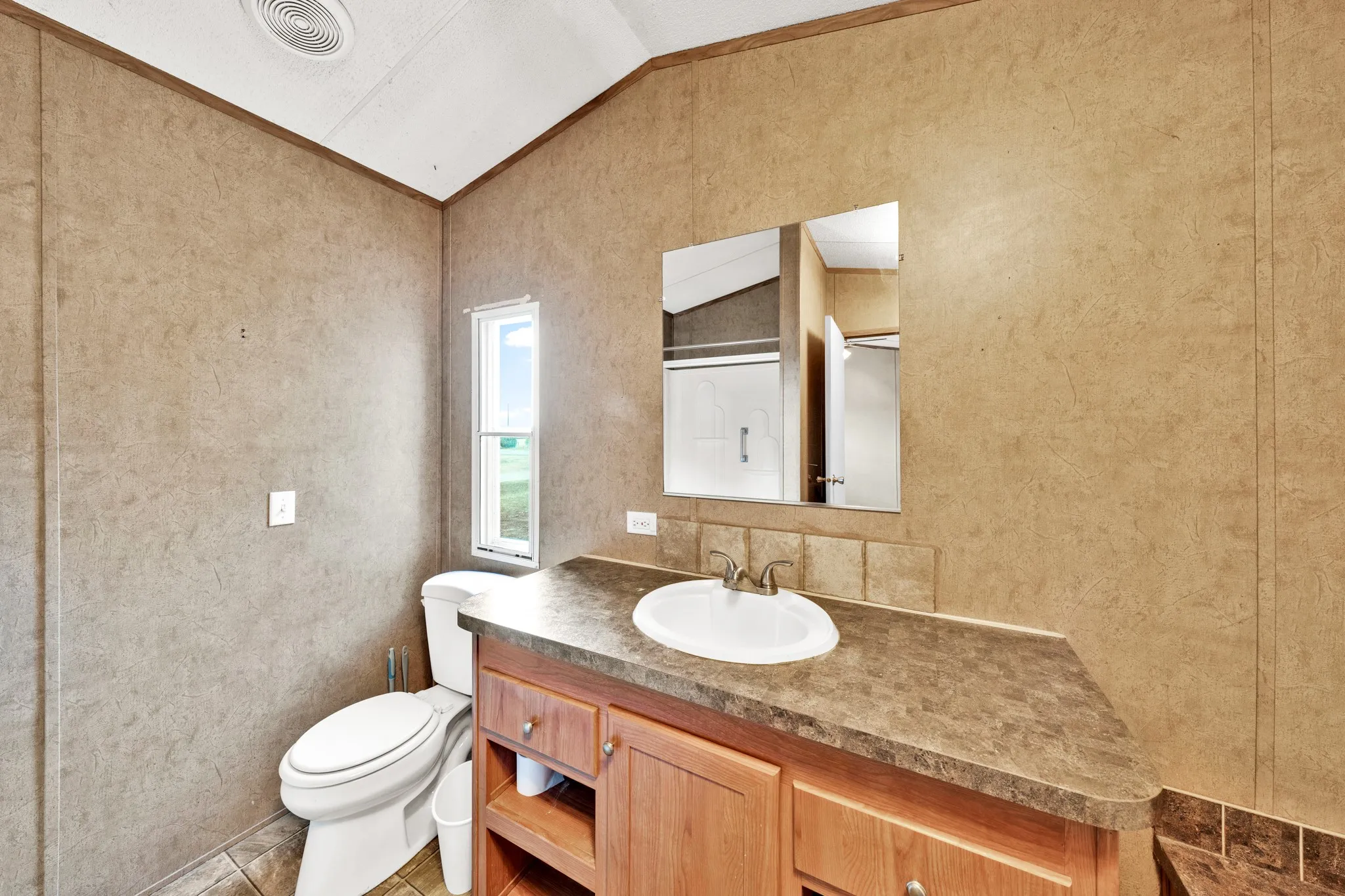 Manufactured Home For Sale in Rains County , 121 Rs County Road 3317, Emory, Texas 75440, 2 Bedroom, 2 Bathroom, Garage spaces, 1,216 Sqft, built in 2010, mls#21383260, Real Estate Agent in Emory, Homes For Sale in Rains county, Homes For Sale in Emory, Realtor in Emory Texas, Real Estate Brokerage Independent Realty Texas, Luminita Cordes Realtor