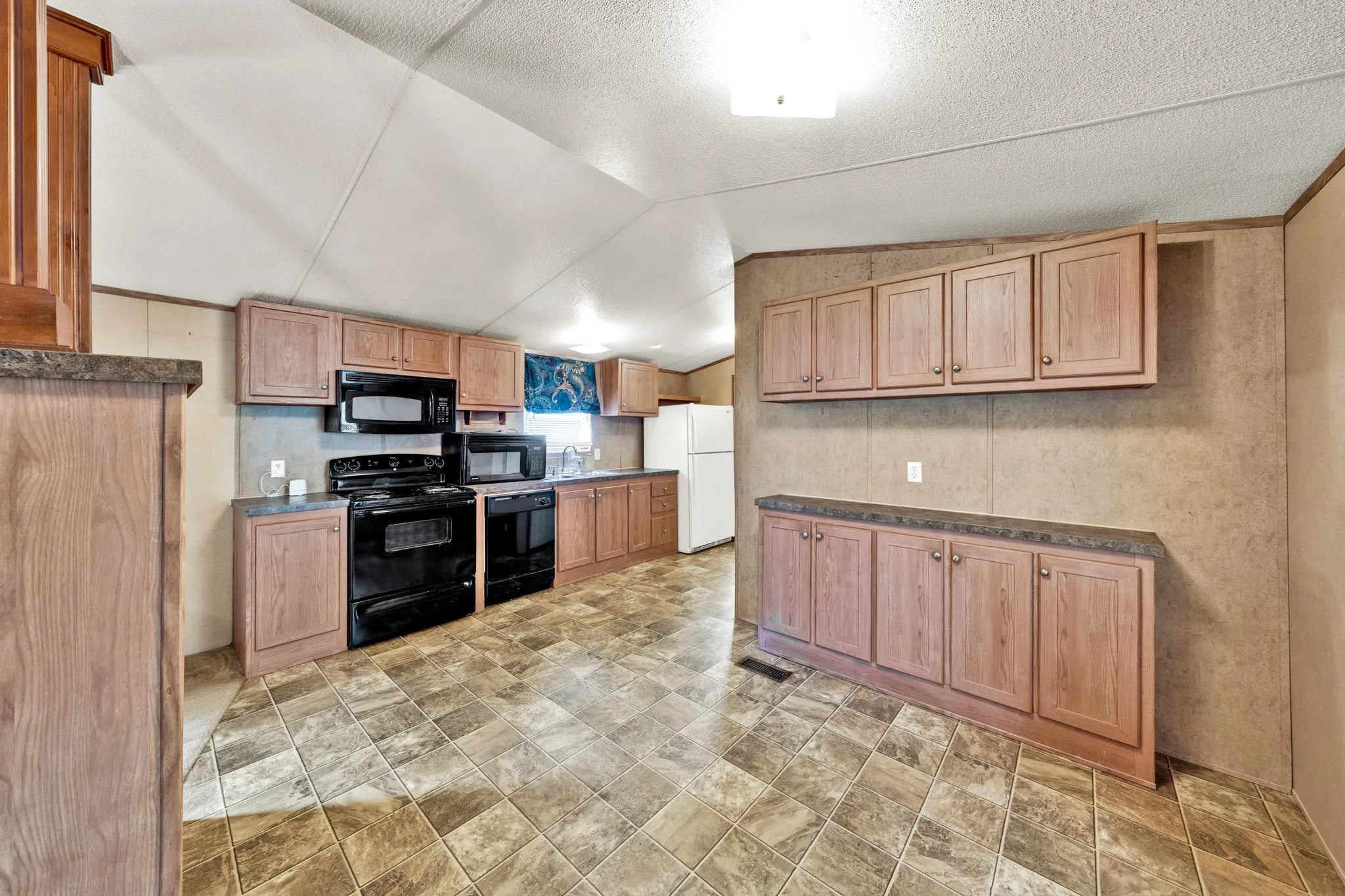 Manufactured Home For Sale in Rains County , 121 Rs County Road 3317, Emory, Texas 75440, 2 Bedroom, 2 Bathroom, Garage spaces, 1,216 Sqft, built in 2010, mls#21383260, Real Estate Agent in Emory, Homes For Sale in Rains county, Homes For Sale in Emory, Realtor in Emory Texas, Real Estate Brokerage Independent Realty Texas, Luminita Cordes Realtor