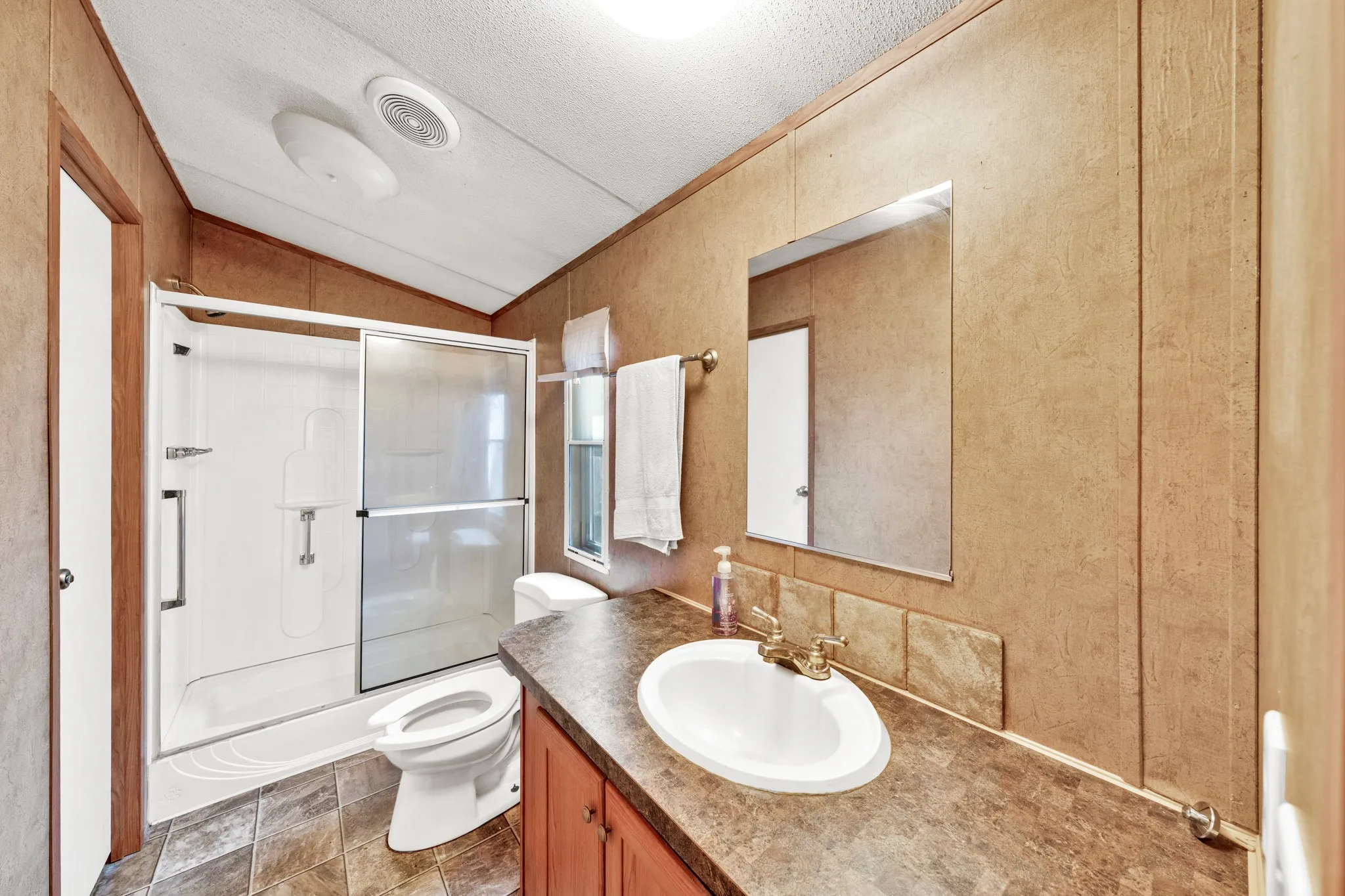 Manufactured Home For Sale in Rains County , 121 Rs County Road 3317, Emory, Texas 75440, 2 Bedroom, 2 Bathroom, Garage spaces, 1,216 Sqft, built in 2010, mls#21383260, Real Estate Agent in Emory, Homes For Sale in Rains county, Homes For Sale in Emory, Realtor in Emory Texas, Real Estate Brokerage Independent Realty Texas, Luminita Cordes Realtor