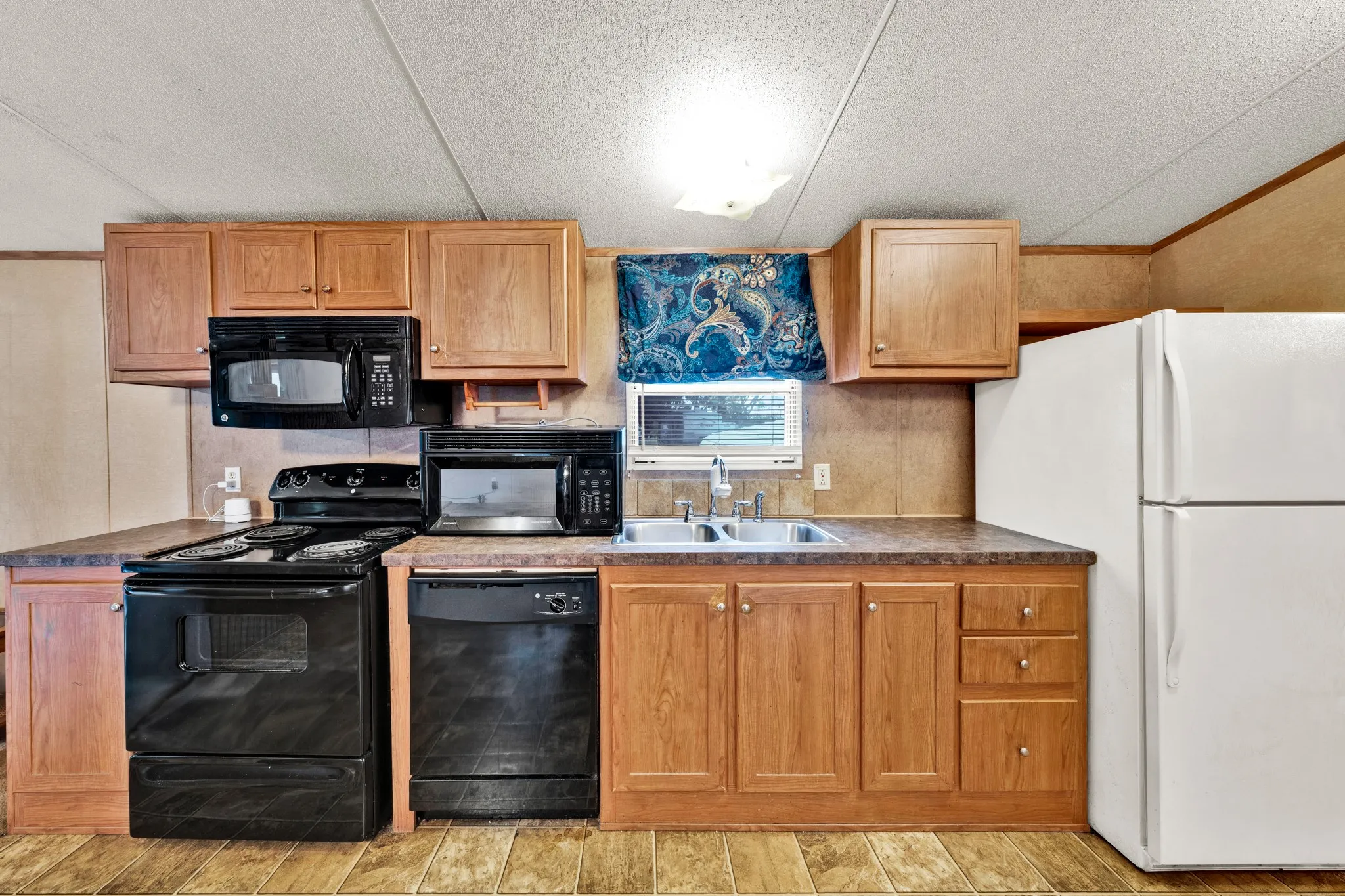 Manufactured Home For Sale in Rains County , 121 Rs County Road 3317, Emory, Texas 75440, 2 Bedroom, 2 Bathroom, Garage spaces, 1,216 Sqft, built in 2010, mls#21383260, Real Estate Agent in Emory, Homes For Sale in Rains county, Homes For Sale in Emory, Realtor in Emory Texas, Real Estate Brokerage Independent Realty Texas, Luminita Cordes Realtor