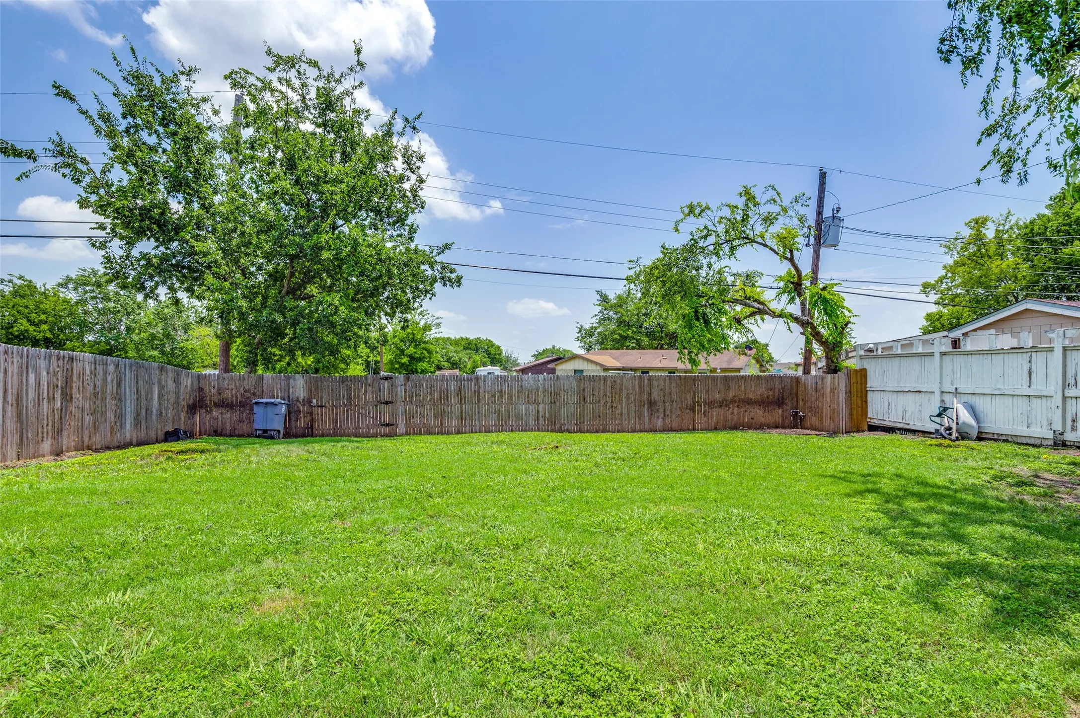 Single Family Residence For Sale in Dallas County , 3540 Frosty Trail, Dallas, Texas 75241, 4 Bedroom, 2 Bathroom, Garage spaces, 1,344 Sqft, built in 1969, mls#21382392, Real Estate Agent in Dallas, Homes For Sale in Dallas county, Homes For Sale in Dallas, Realtor in Dallas Texas, Real Estate Brokerage Independent Realty Texas, Luminita Cordes Realtor