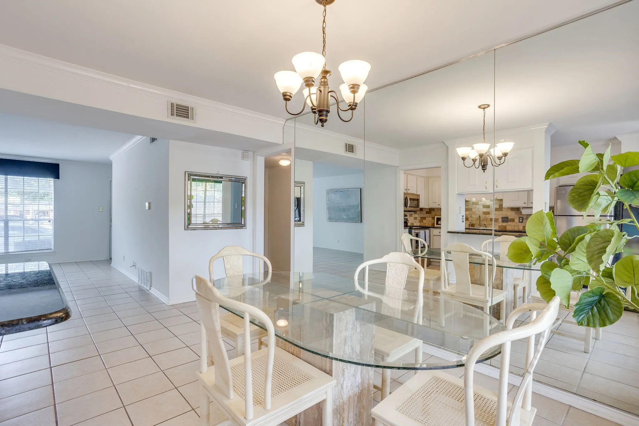 Condominium For Sale in Tarrant County , 901 Roaring Springs Road, Fort Worth, Texas 76114, 2 Bedroom, 2 Bathroom, Garage spaces, 1,059 Sqft, built in 1970, mls#21383576, Real Estate Agent in Fort Worth, Homes For Sale in Tarrant county, Homes For Sale in Fort Worth, Realtor in Fort Worth Texas, Real Estate Brokerage Independent Realty Texas, Luminita Cordes Realtor