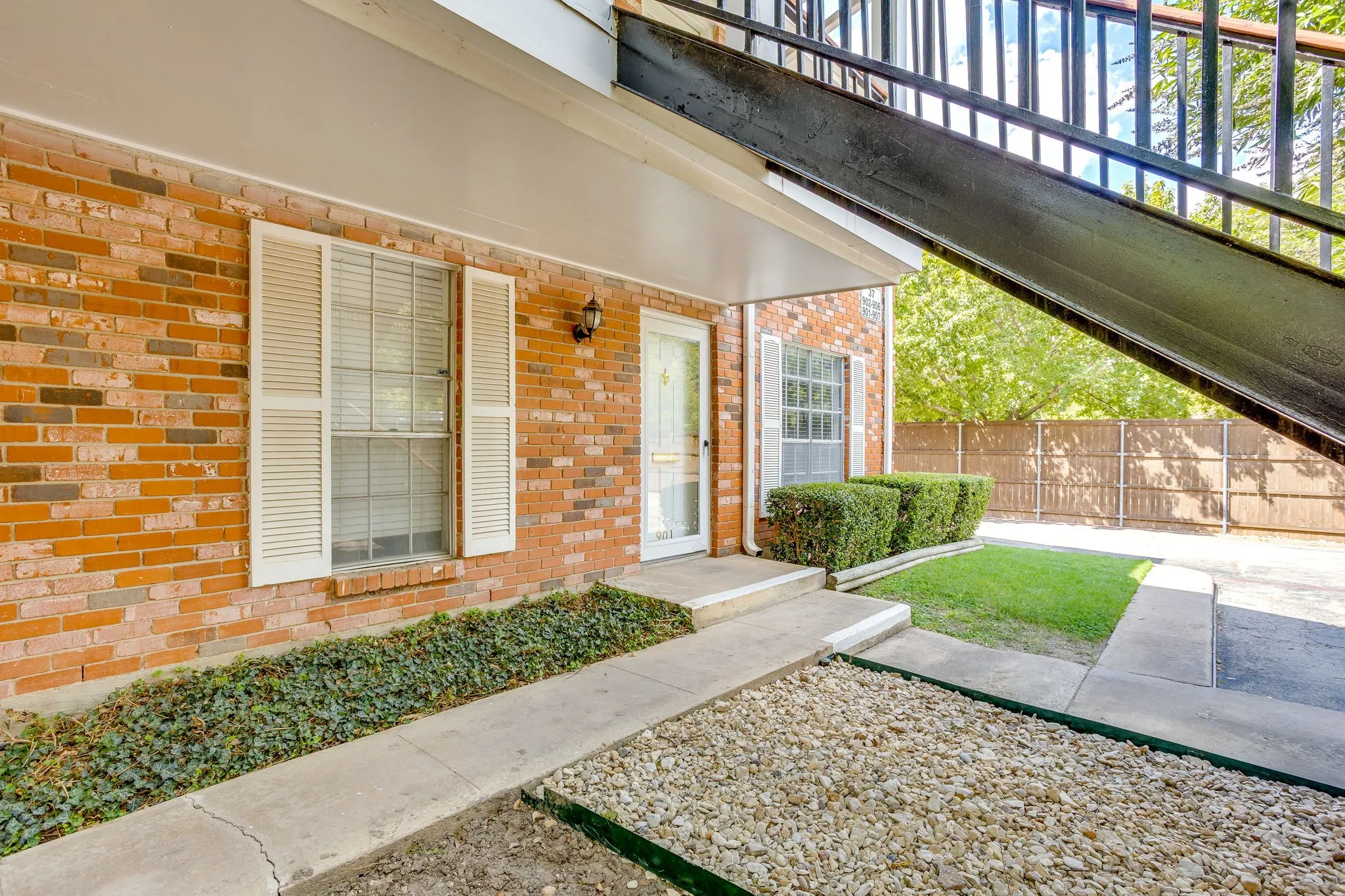 Condominium For Sale in Tarrant County , 901 Roaring Springs Road, Fort Worth, Texas 76114, 2 Bedroom, 2 Bathroom, Garage spaces, 1,059 Sqft, built in 1970, mls#21383576, Real Estate Agent in Fort Worth, Homes For Sale in Tarrant county, Homes For Sale in Fort Worth, Realtor in Fort Worth Texas, Real Estate Brokerage Independent Realty Texas, Luminita Cordes Realtor