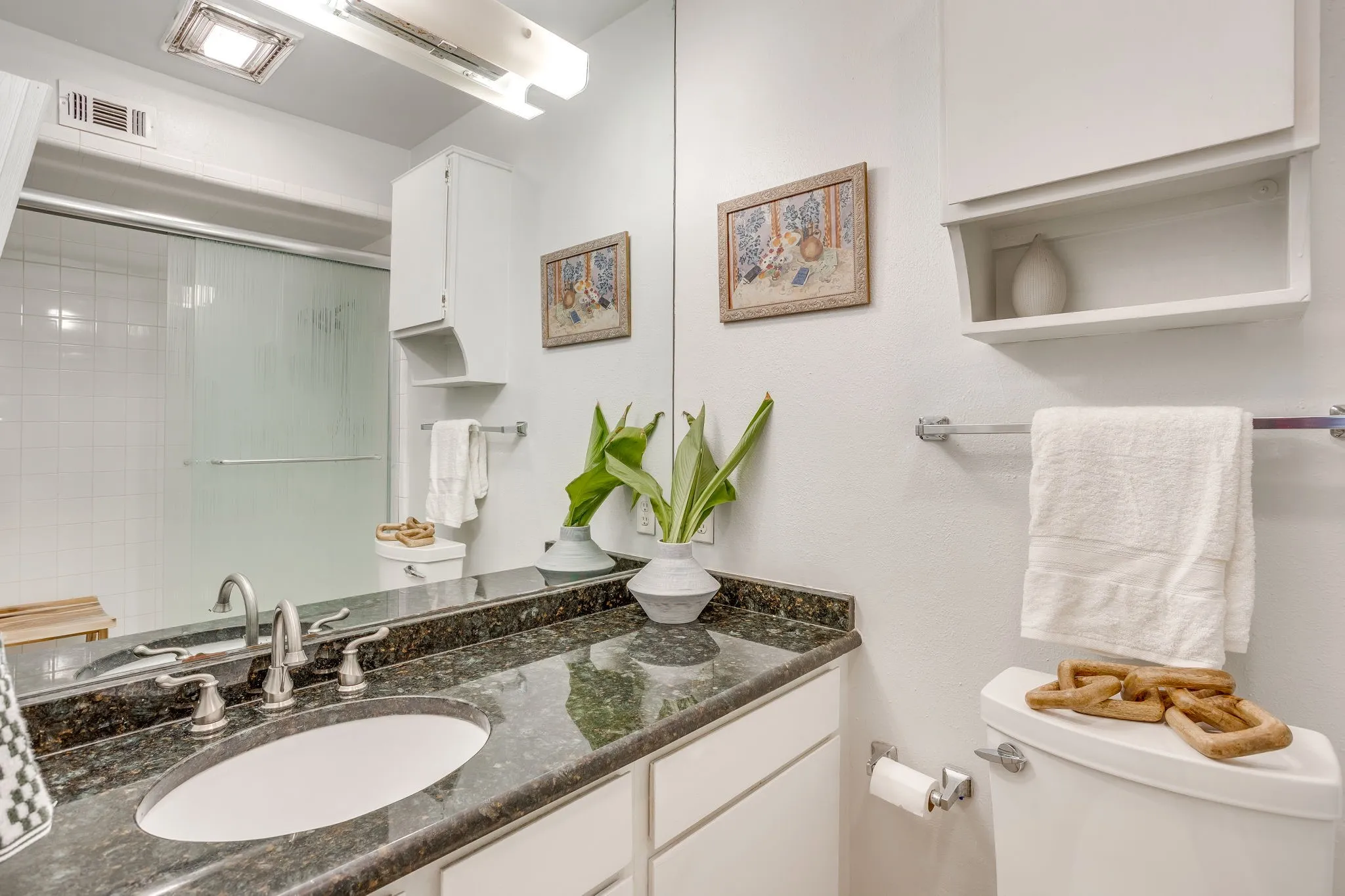 Condominium For Sale in Tarrant County , 901 Roaring Springs Road, Fort Worth, Texas 76114, 2 Bedroom, 2 Bathroom, Garage spaces, 1,059 Sqft, built in 1970, mls#21383576, Real Estate Agent in Fort Worth, Homes For Sale in Tarrant county, Homes For Sale in Fort Worth, Realtor in Fort Worth Texas, Real Estate Brokerage Independent Realty Texas, Luminita Cordes Realtor