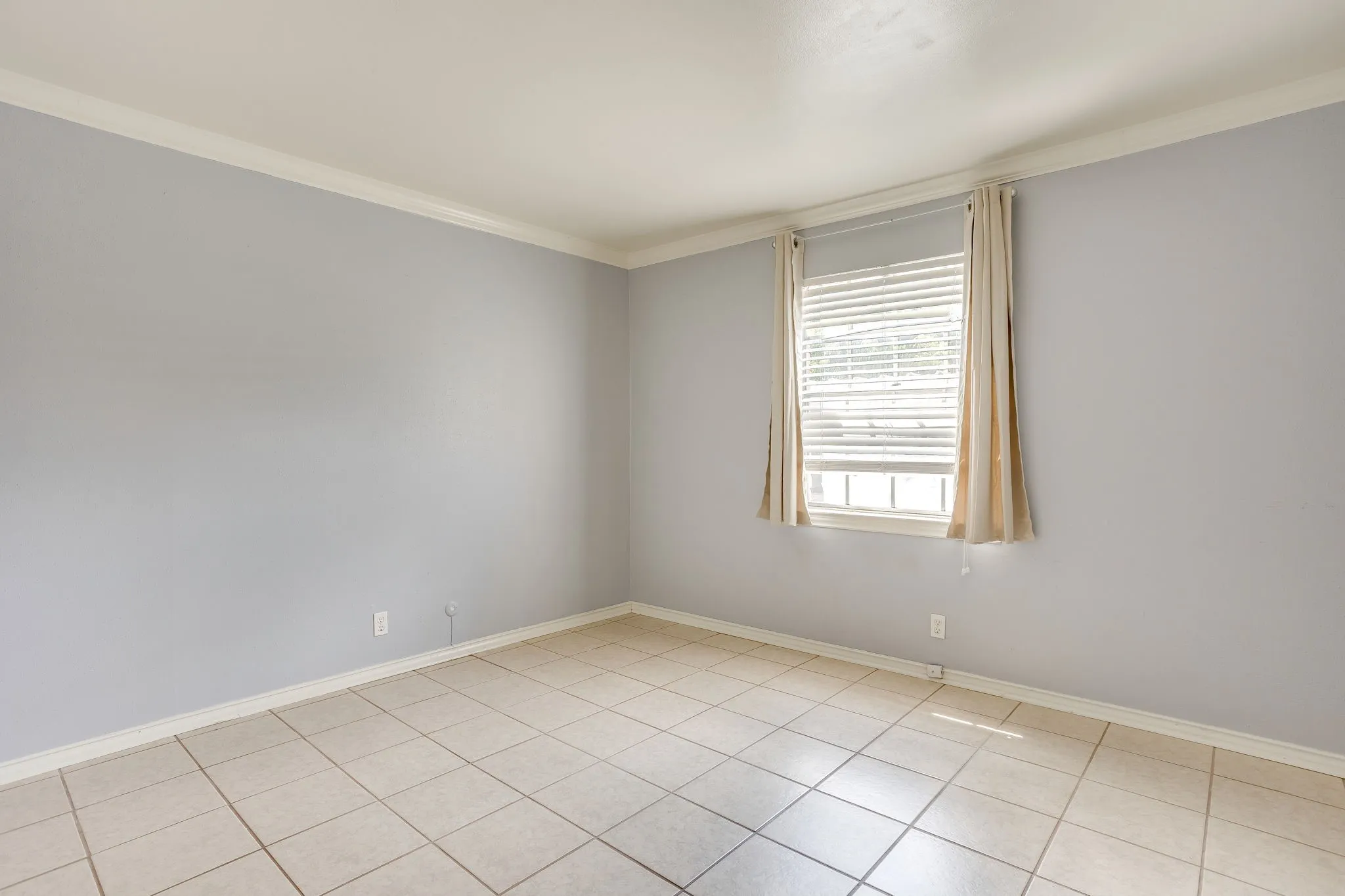 Condominium For Sale in Tarrant County , 901 Roaring Springs Road, Fort Worth, Texas 76114, 2 Bedroom, 2 Bathroom, Garage spaces, 1,059 Sqft, built in 1970, mls#21383576, Real Estate Agent in Fort Worth, Homes For Sale in Tarrant county, Homes For Sale in Fort Worth, Realtor in Fort Worth Texas, Real Estate Brokerage Independent Realty Texas, Luminita Cordes Realtor