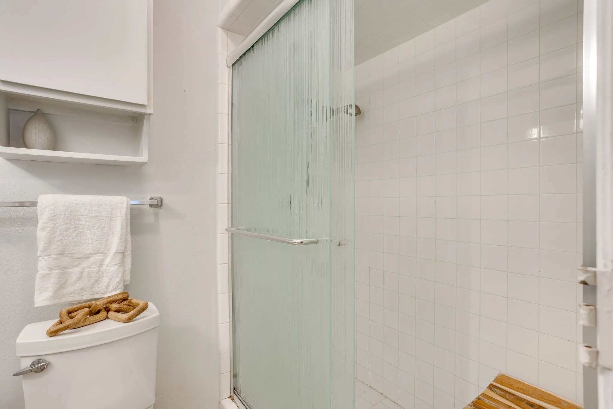 Condominium For Sale in Tarrant County , 901 Roaring Springs Road, Fort Worth, Texas 76114, 2 Bedroom, 2 Bathroom, Garage spaces, 1,059 Sqft, built in 1970, mls#21383576, Real Estate Agent in Fort Worth, Homes For Sale in Tarrant county, Homes For Sale in Fort Worth, Realtor in Fort Worth Texas, Real Estate Brokerage Independent Realty Texas, Luminita Cordes Realtor