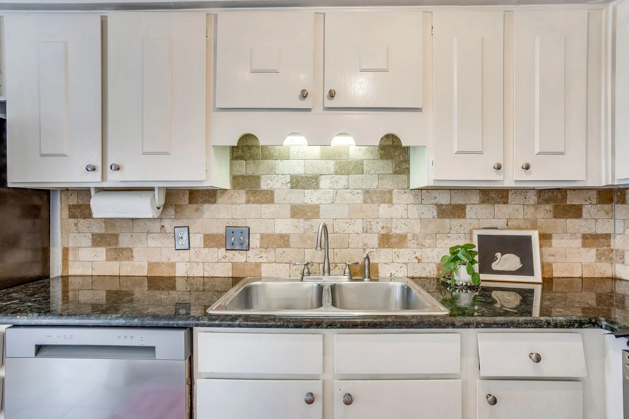 Condominium For Sale in Tarrant County , 901 Roaring Springs Road, Fort Worth, Texas 76114, 2 Bedroom, 2 Bathroom, Garage spaces, 1,059 Sqft, built in 1970, mls#21383576, Real Estate Agent in Fort Worth, Homes For Sale in Tarrant county, Homes For Sale in Fort Worth, Realtor in Fort Worth Texas, Real Estate Brokerage Independent Realty Texas, Luminita Cordes Realtor