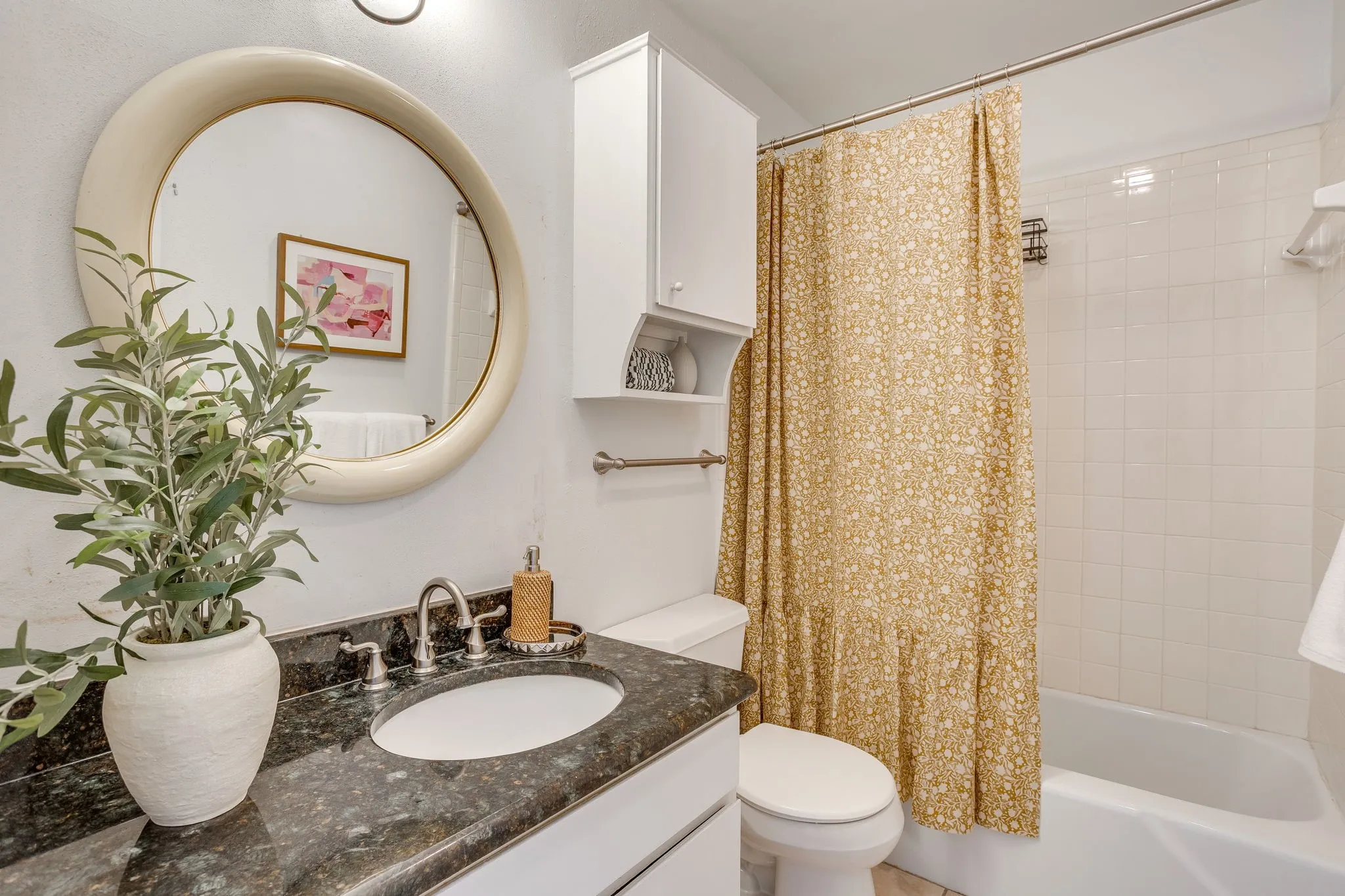 Condominium For Sale in Tarrant County , 901 Roaring Springs Road, Fort Worth, Texas 76114, 2 Bedroom, 2 Bathroom, Garage spaces, 1,059 Sqft, built in 1970, mls#21383576, Real Estate Agent in Fort Worth, Homes For Sale in Tarrant county, Homes For Sale in Fort Worth, Realtor in Fort Worth Texas, Real Estate Brokerage Independent Realty Texas, Luminita Cordes Realtor