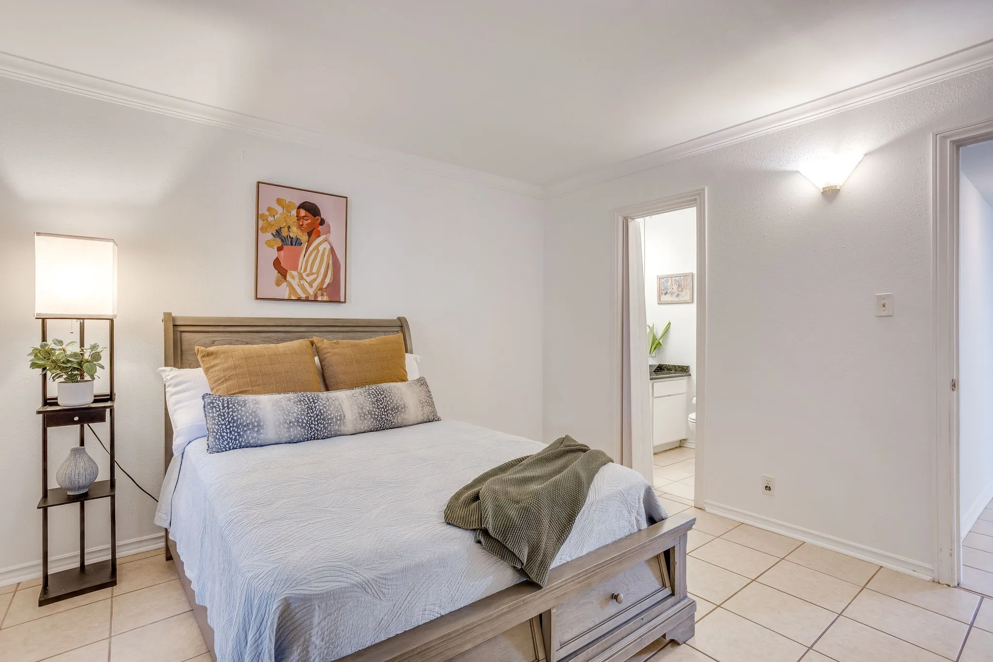 Condominium For Sale in Tarrant County , 901 Roaring Springs Road, Fort Worth, Texas 76114, 2 Bedroom, 2 Bathroom, Garage spaces, 1,059 Sqft, built in 1970, mls#21383576, Real Estate Agent in Fort Worth, Homes For Sale in Tarrant county, Homes For Sale in Fort Worth, Realtor in Fort Worth Texas, Real Estate Brokerage Independent Realty Texas, Luminita Cordes Realtor